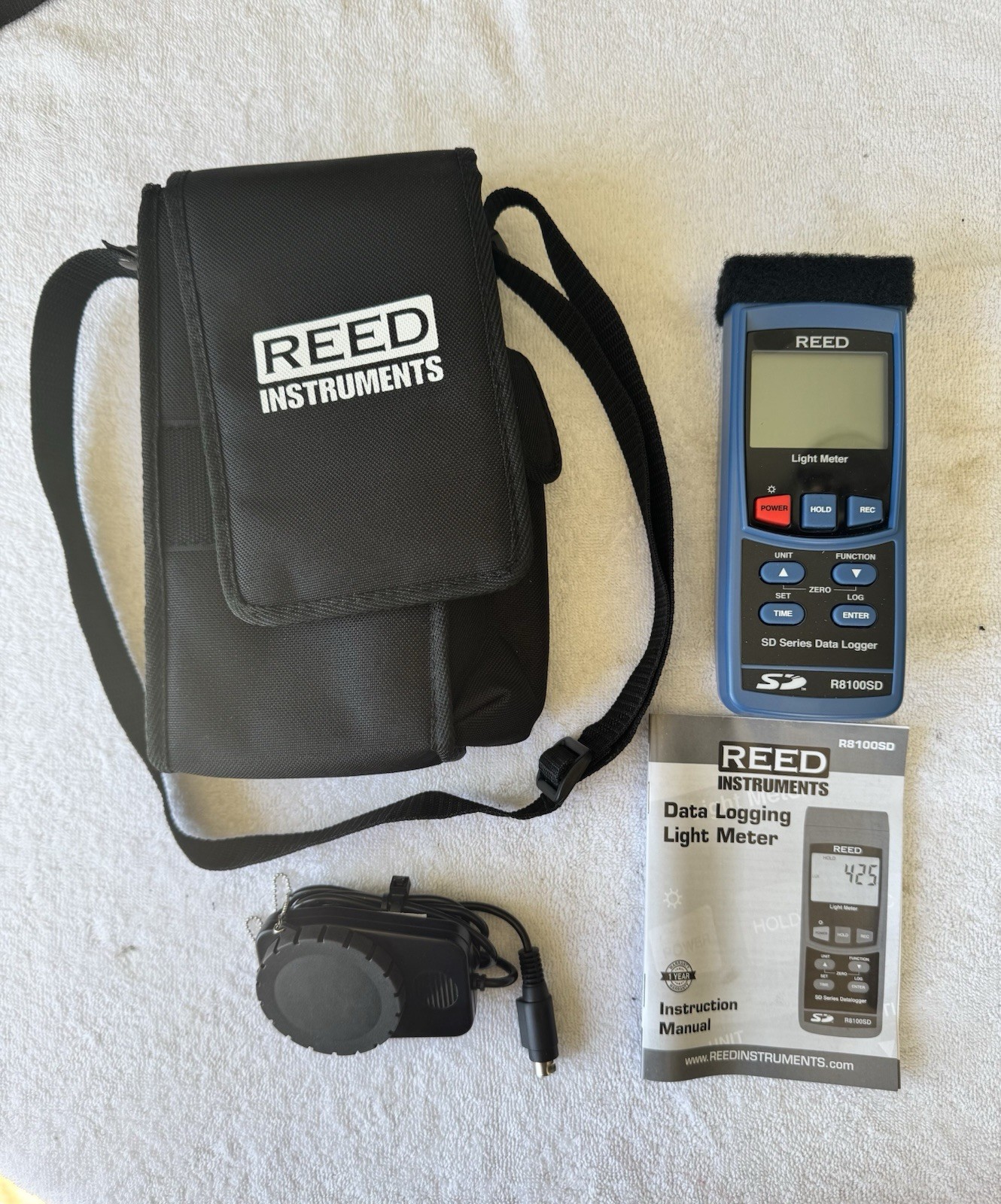 Reed Instruments R8100SD Data Logging Light Lux Meter with Storage Case