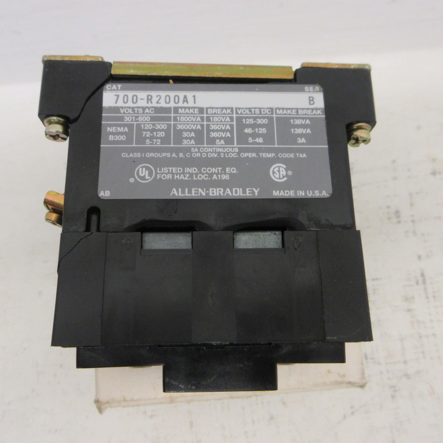 NEW Allen Bradley 700-R200A1 Ser B Electrically Held Relay Type R 2P 120VAC NIB
