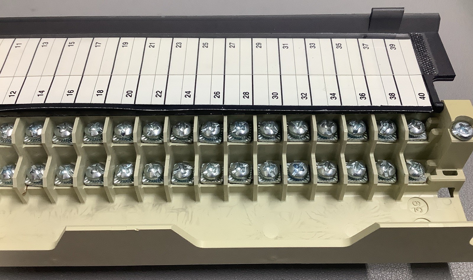 Lot of 7 Schneider Logic Controller Screw Terminal Block 140XTS00200 (b591)