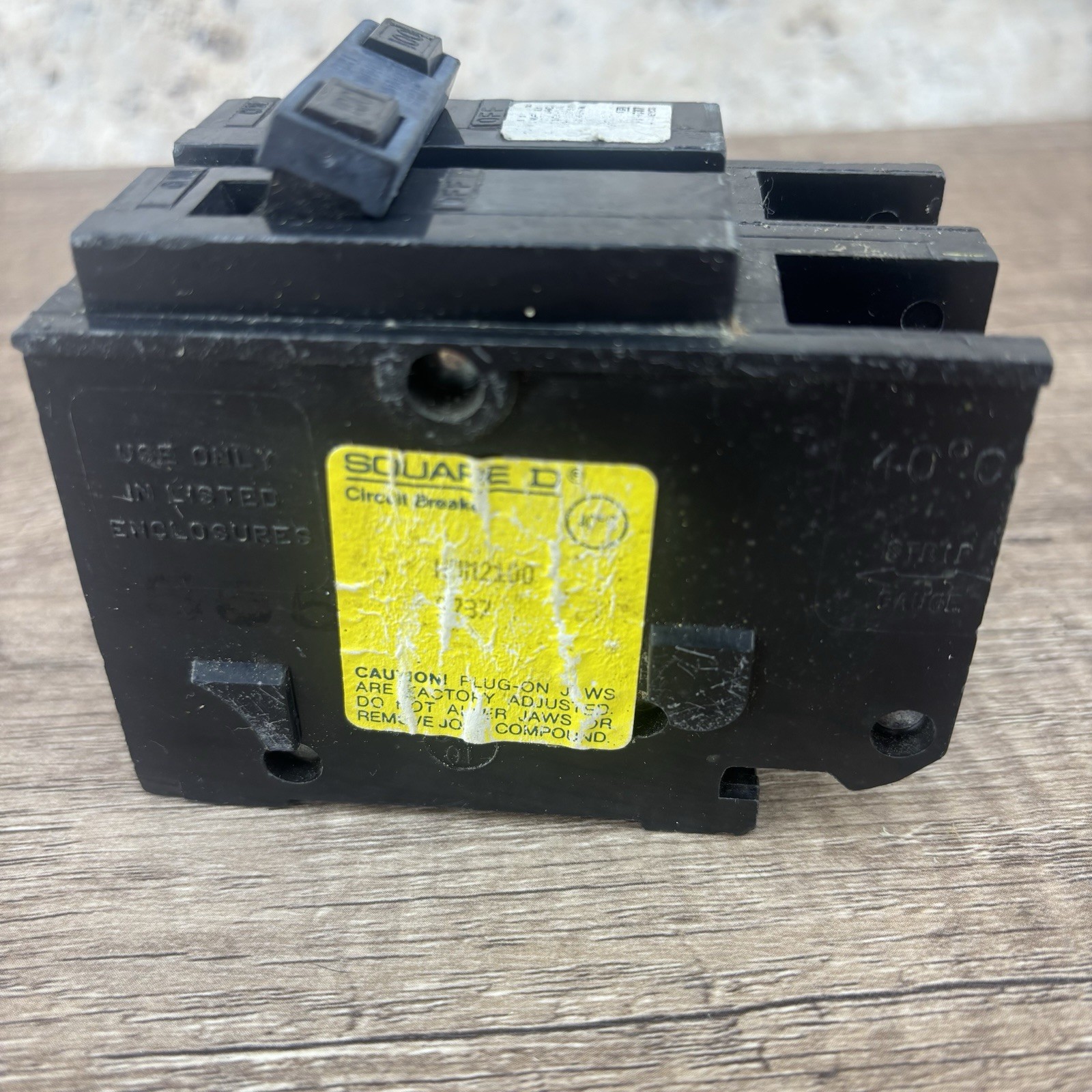 Square D HOM2100 Homeline 100A 2-Pole 120/240V AC Circuit Breaker Trip New