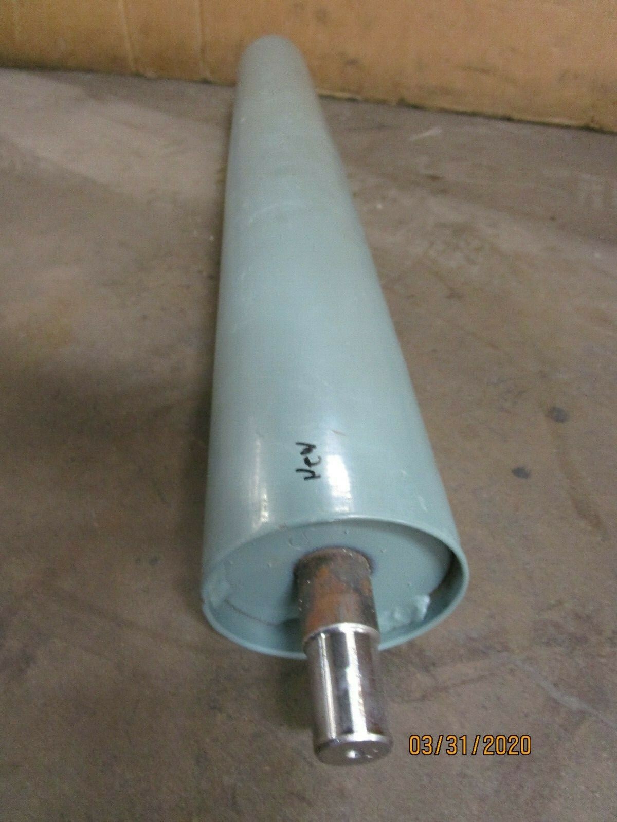 NO NAME 4″ DIAMETER X 32-1/4″ LENGTH STEEL CONVEYOR ROLLER SHAFT DIAMETER 1″