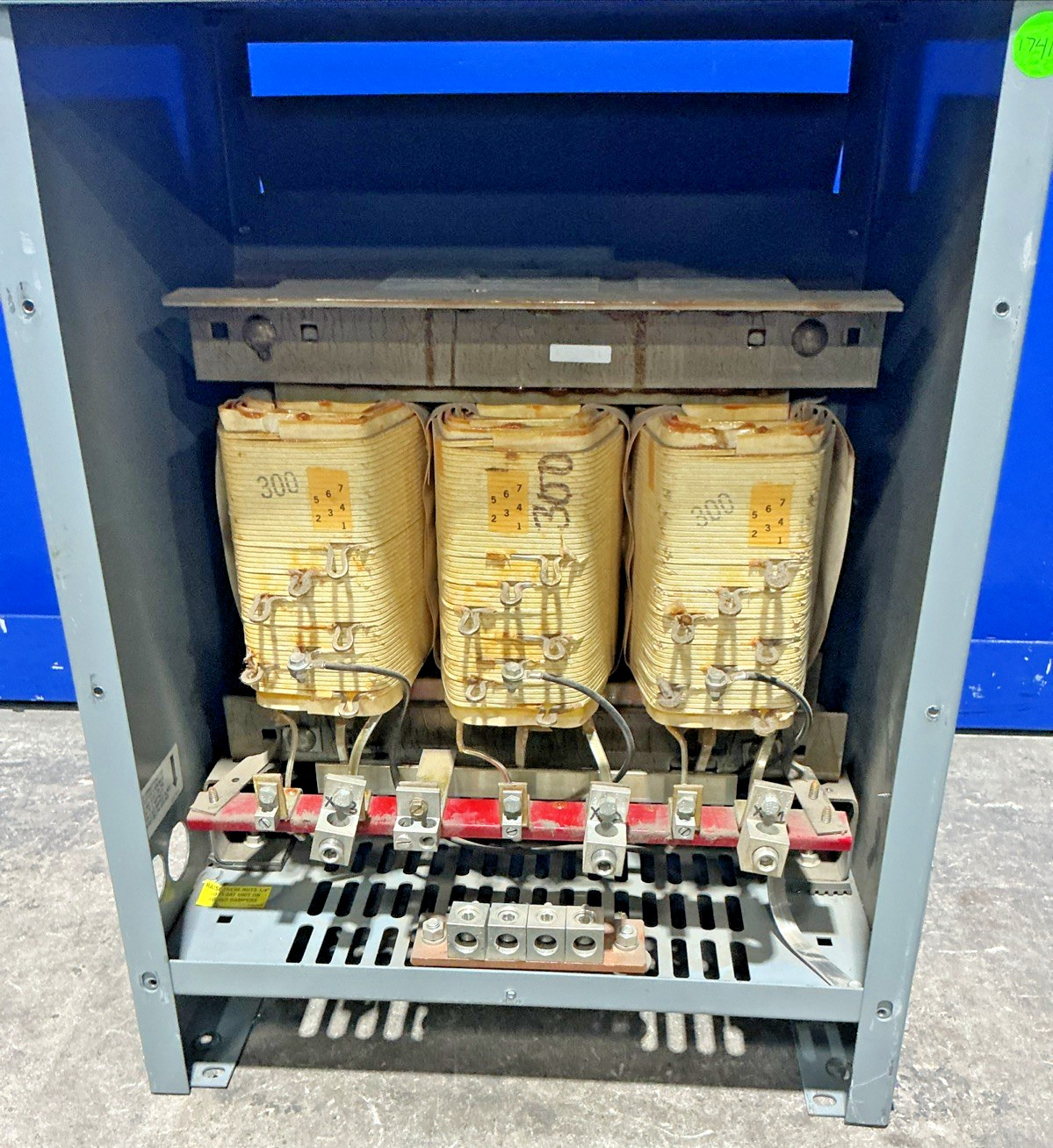 Square D 30kVA 480V Transformer 3PH 60HZ 208Y/120V 30T3H 🟦