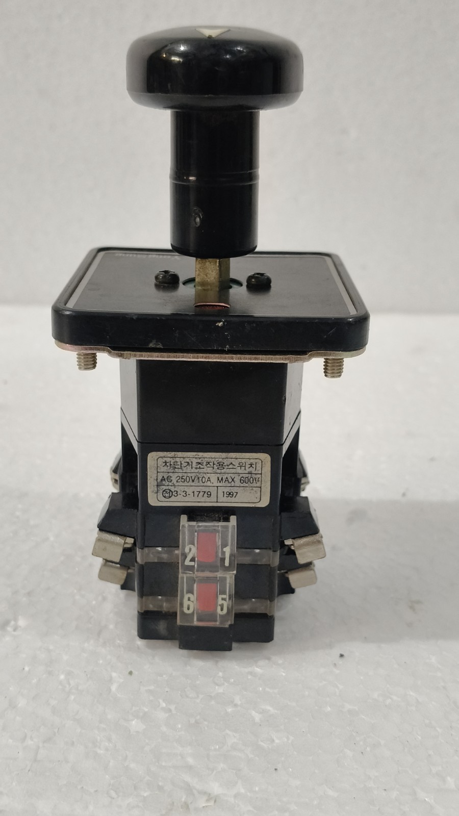 YongSung C3205 Cam Switch Handle Rating Ac 220v 10A max 600v NEW c3205