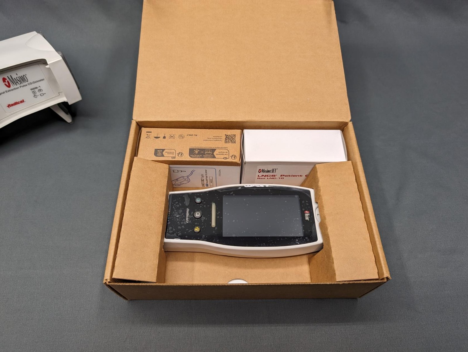 Masimo Radical 7 Pluse Oximeter touchscreen wifi bluetooth – COMPLETE