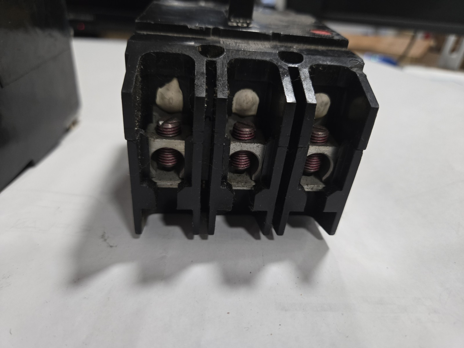 1-GE TEY330 Circuit Breaker 30 Amp Bolt-On 480y/277V