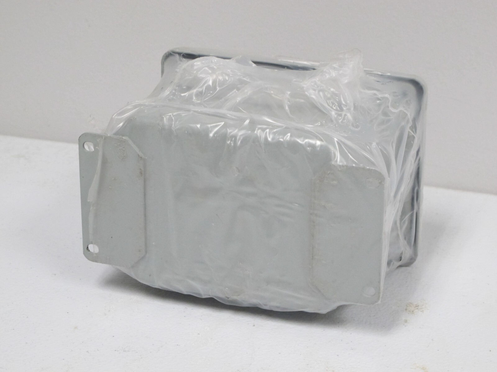 HOFFMAN ED2PBM TWO PUSH BUTTON ENCLOSURE,NEMA 12,22.5MM,NEW