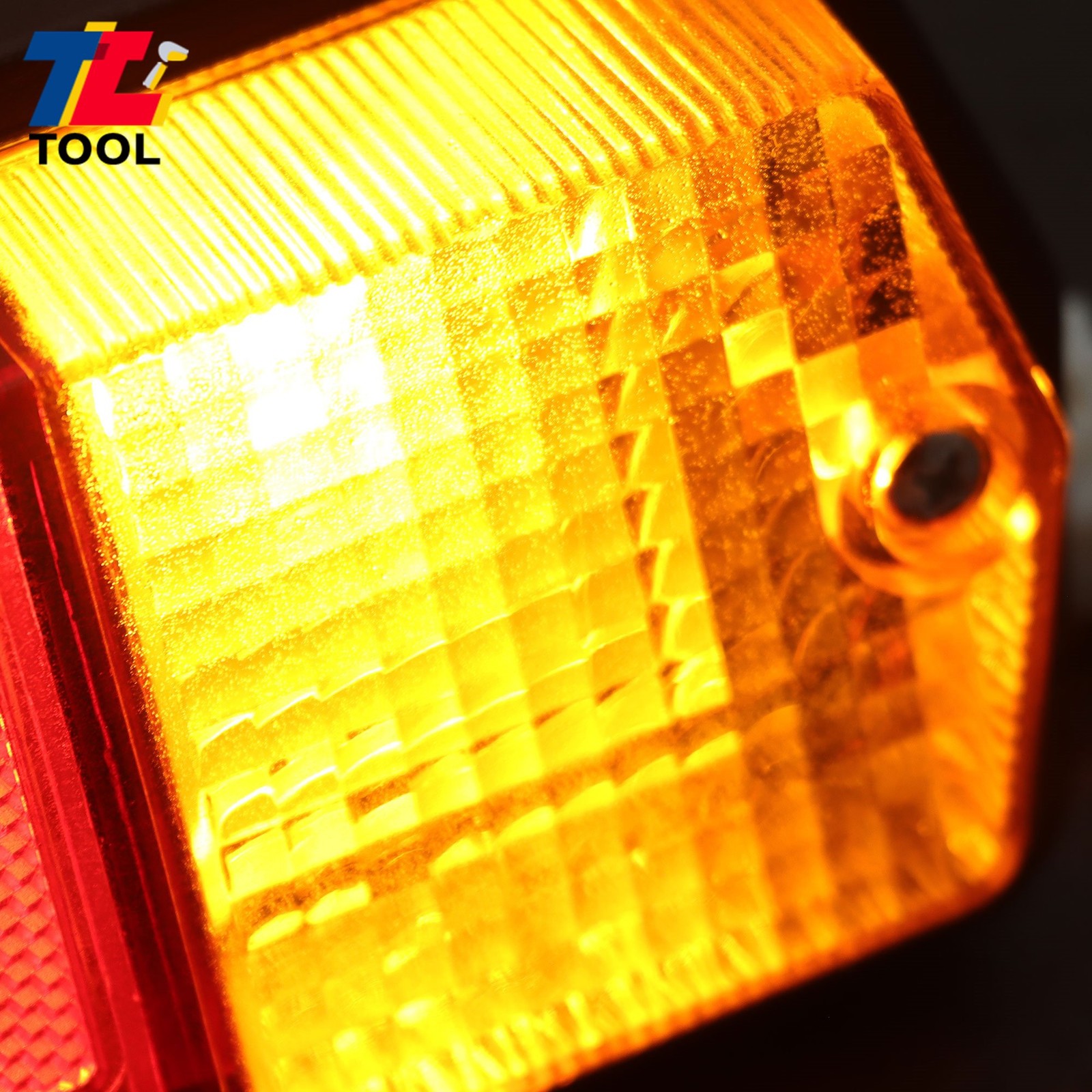 T1150-34302 For Kubota RIGHT RH Tail Light Lamp Socket 31301-34300 L3240HST