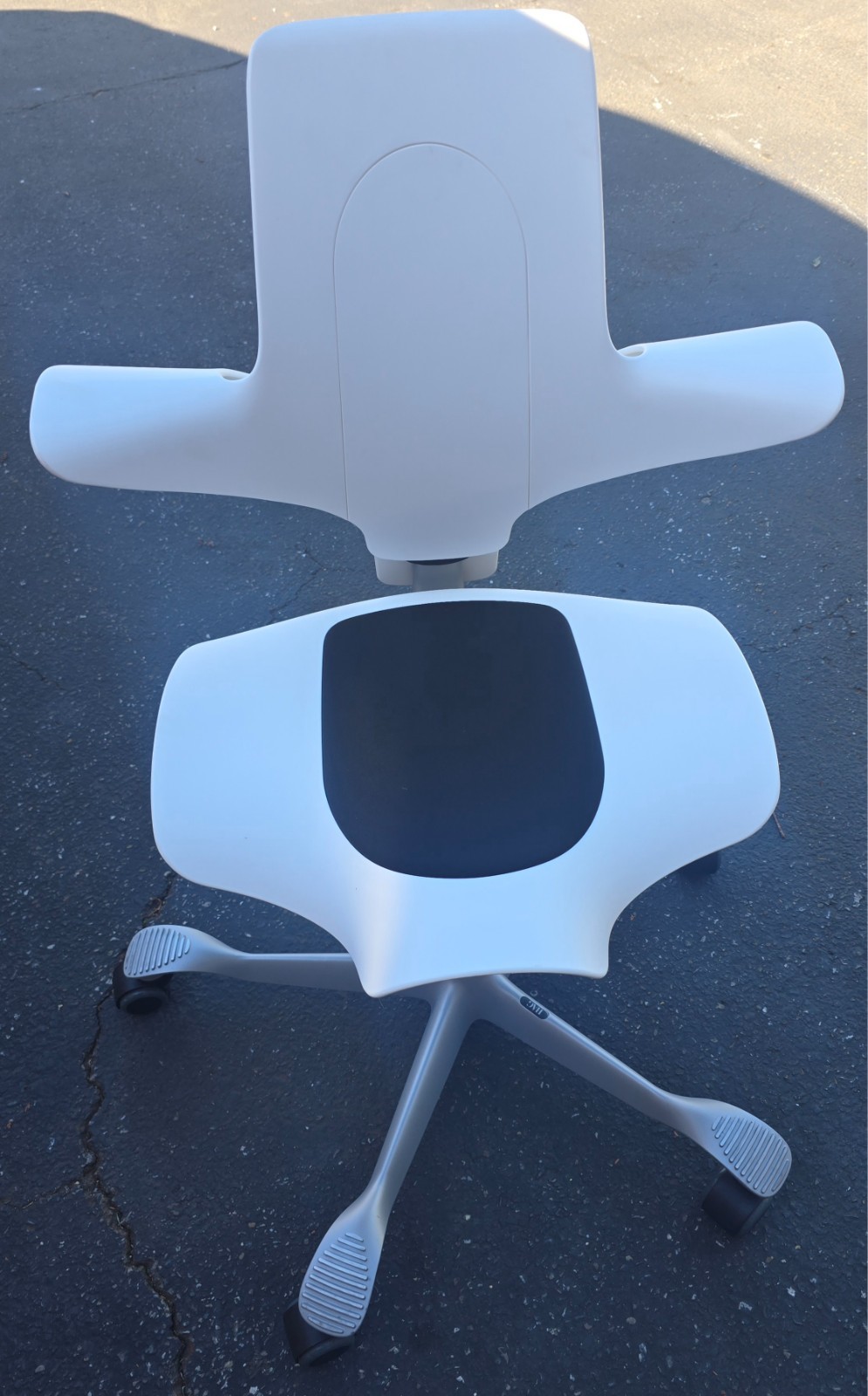 HAG Capisco Puls 8010 Partially Upholstered Saddle Chair White