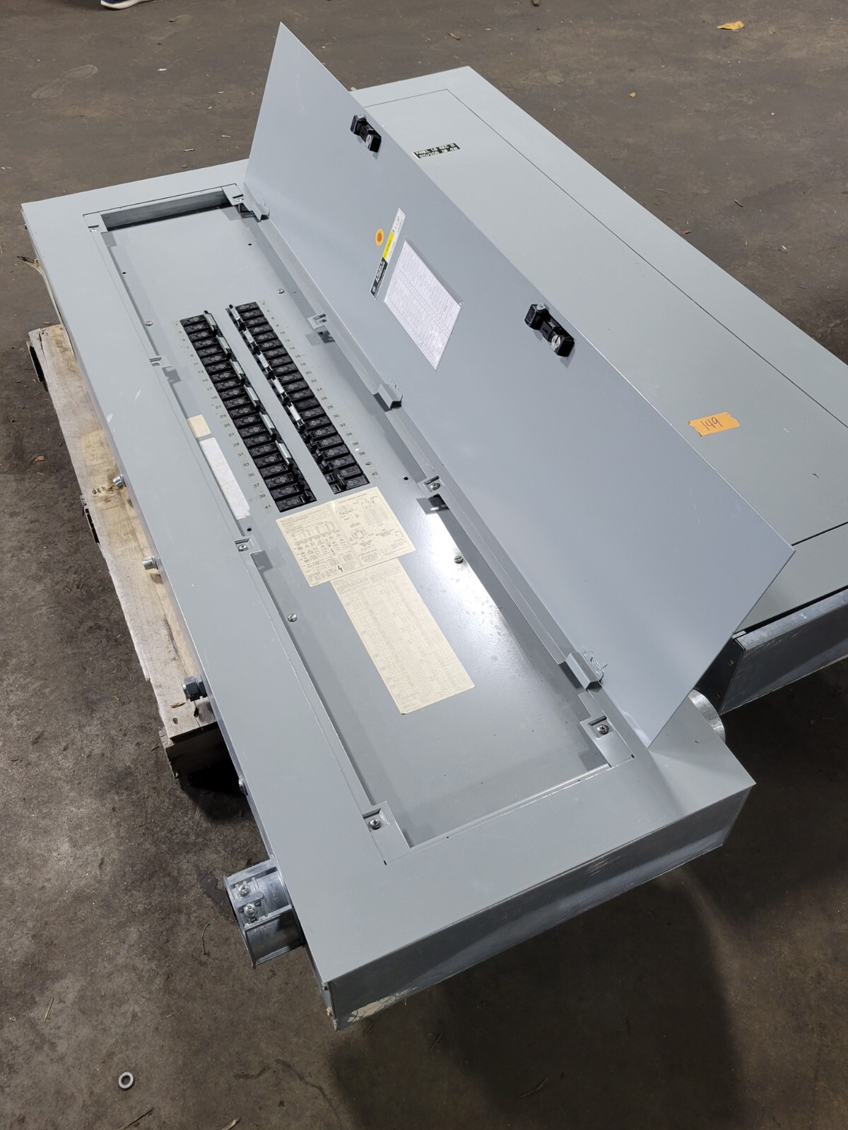 General Electric A-Series Lighting Panelboard 400A 120/208V 3P 3PH 4W 42 Circuit