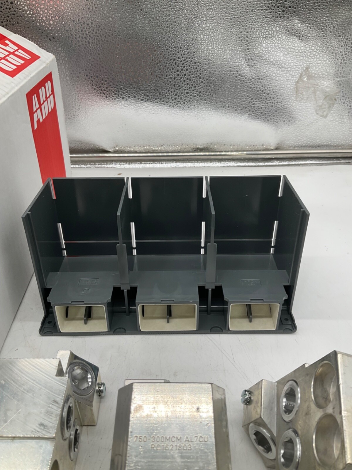 NEW ABB KXT7CUAL3X750KC-3 FRONT TERMINAL KIT 3X380MM2-750KCMIL 3PCS FOR XT7-XT7M