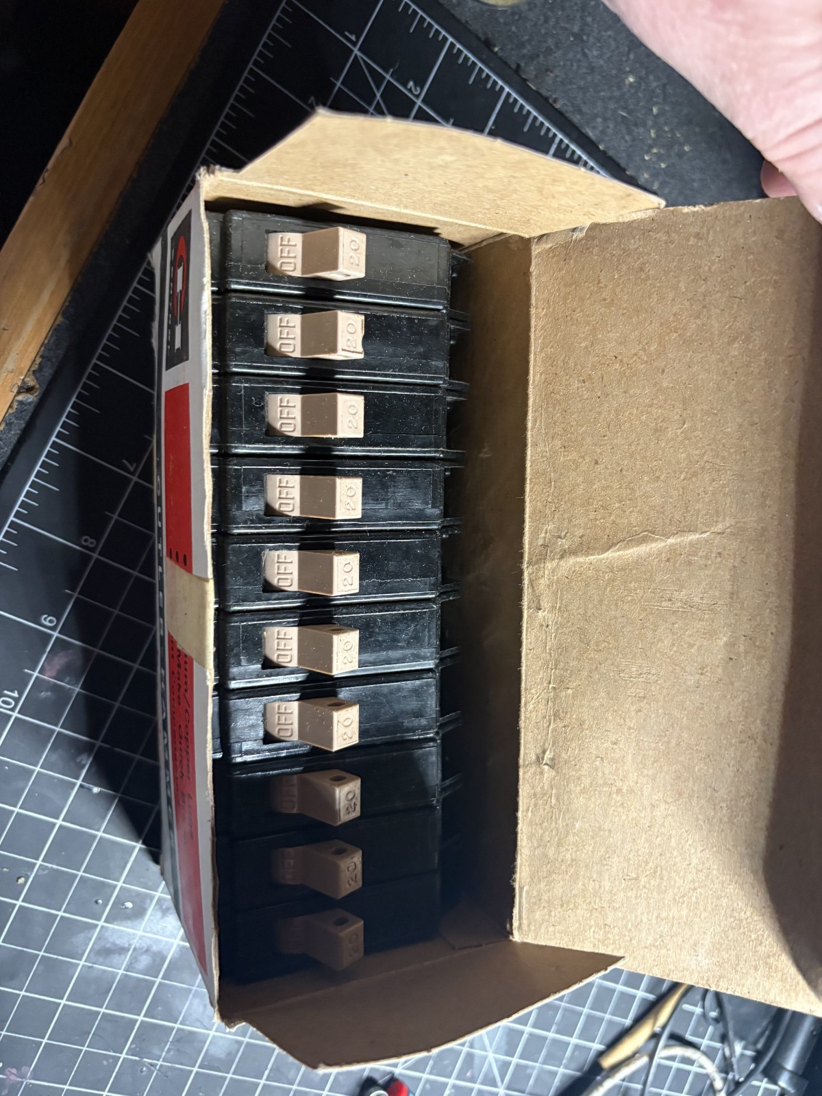 Lot of 10 Eaton Cutler Hammer CH120 CHF120 20 Amp 1 Pole Type CH Circuit Breaker