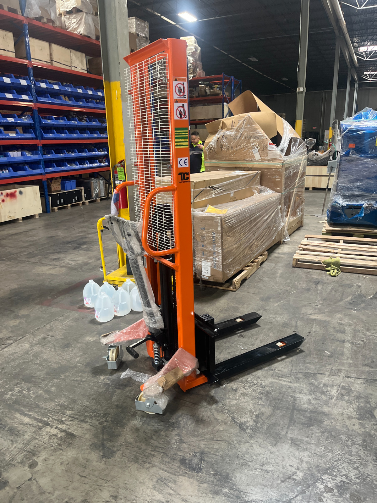 APOLLOLIFT Used 1100lbs Hydraculic Hand Manual Straddle Stacker 63″ Lift