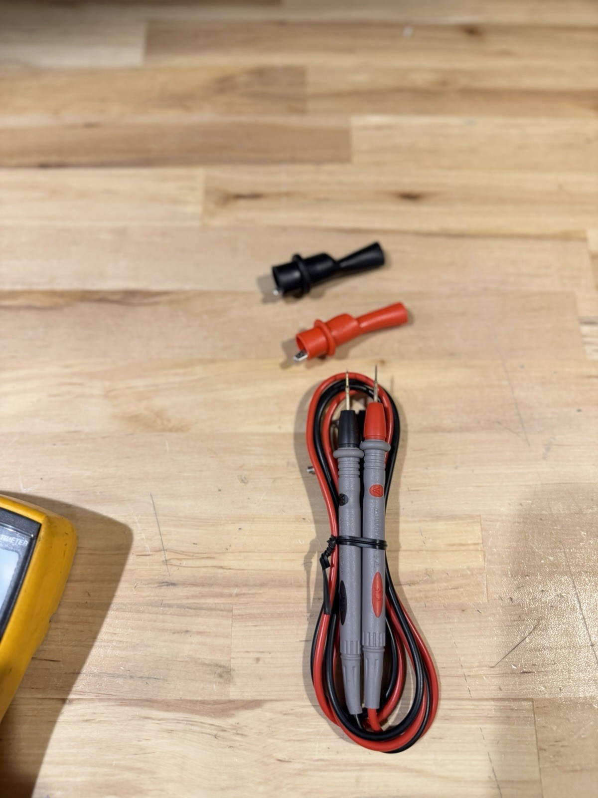 FLUKE 116 TRUS-RMS MULTIMETER / LEADS – SHIPS FAST (TESTED)