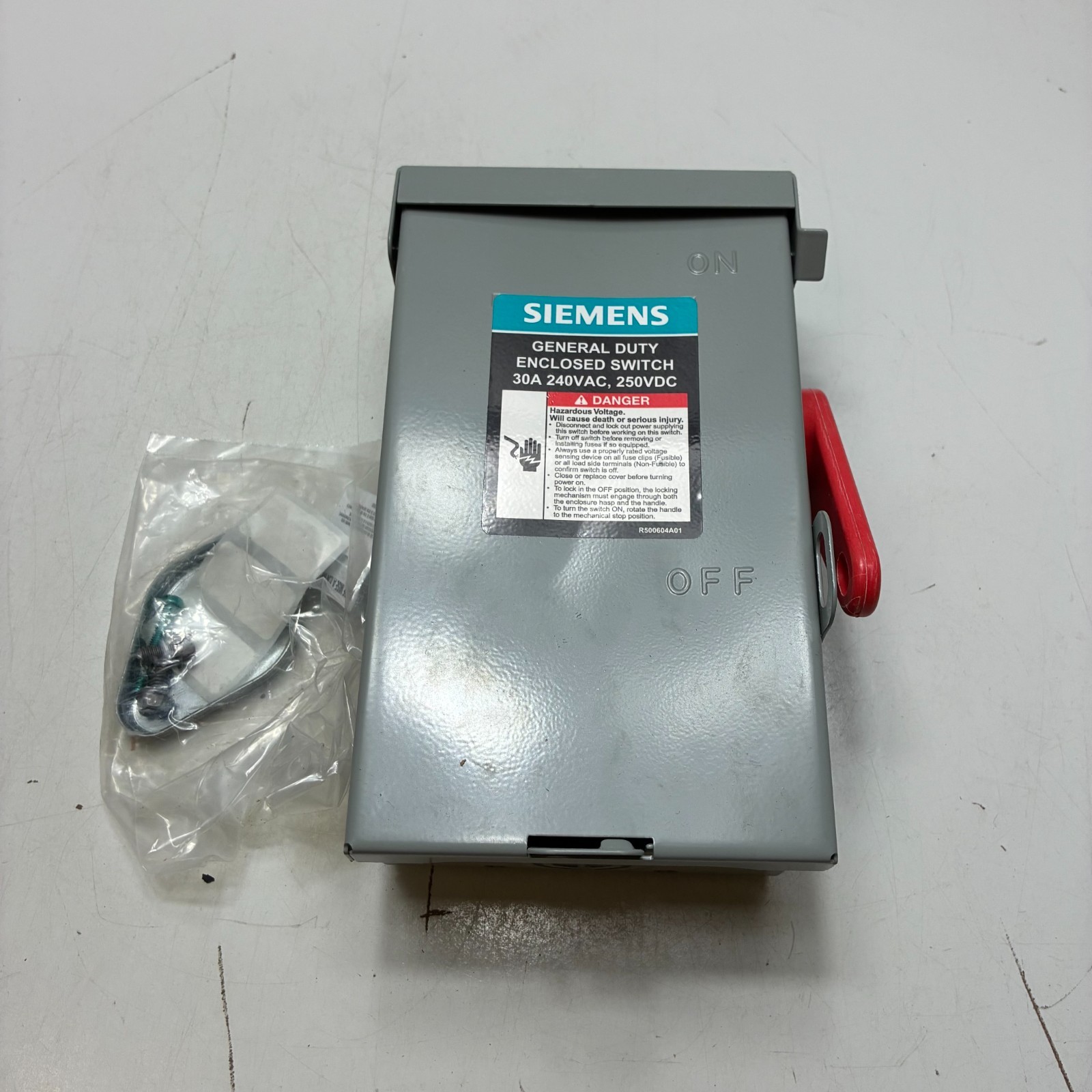 SIEMENS GF221NRA GENERAL DUTY SAFETY SWITCH 2P 30A 240 VAC 250 VDC