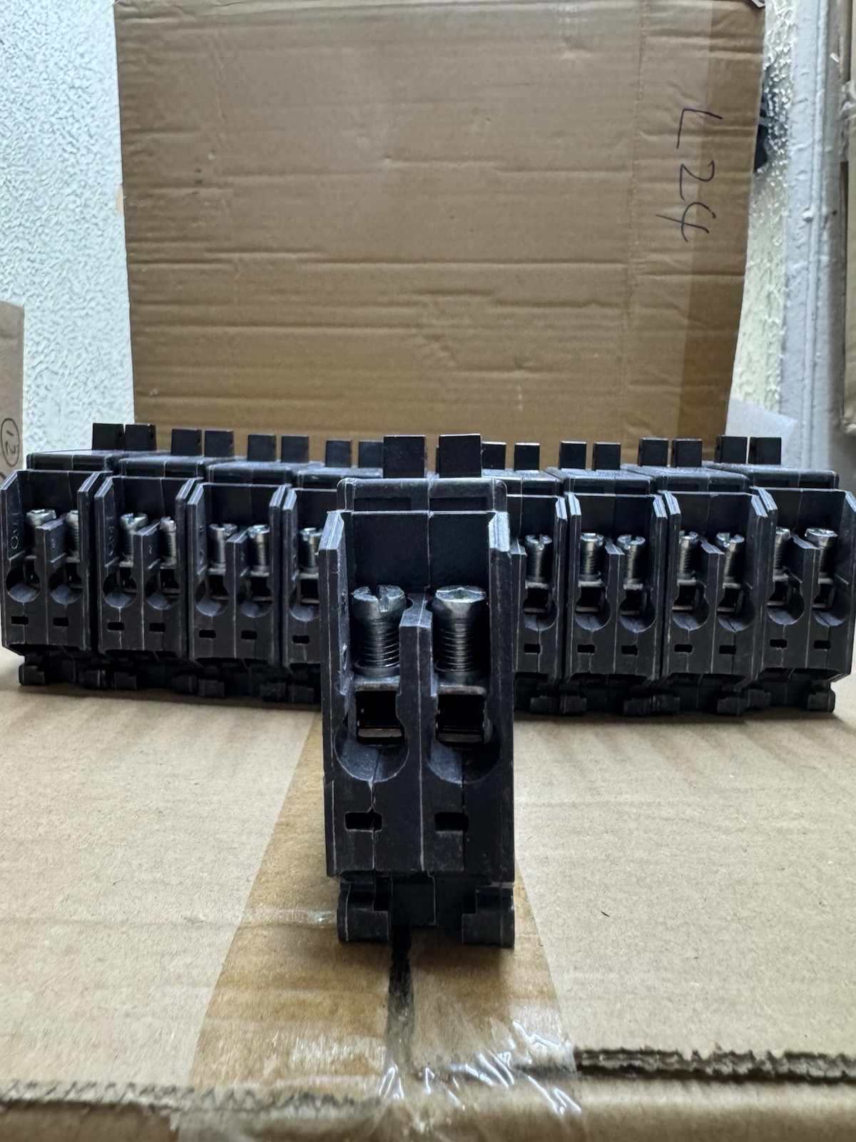 Lot of 10 Eaton Br2020 Tandem Single Pole 20am NON-CTL Circuit Breaker