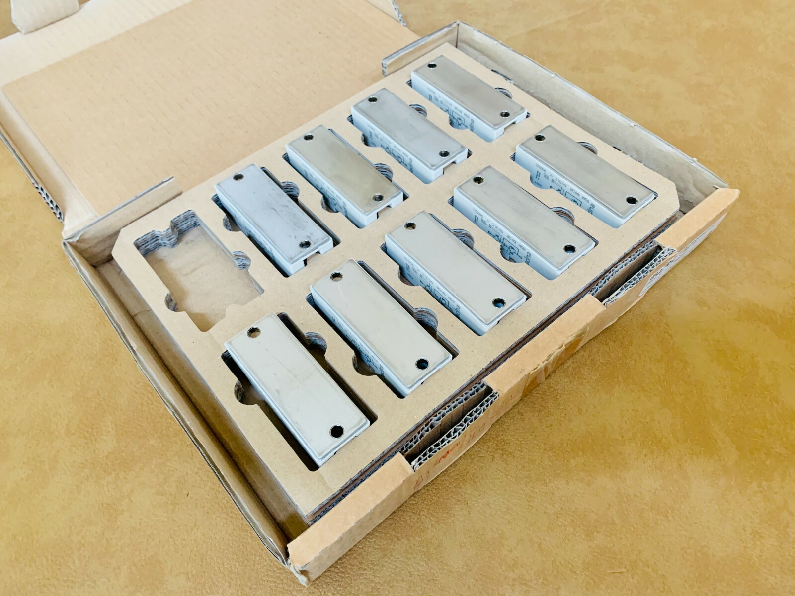 INFINEON / EUPEC BSM 100GB60DLC 600 V, 100 A dual IGBT module (Lot of 10 pcs)