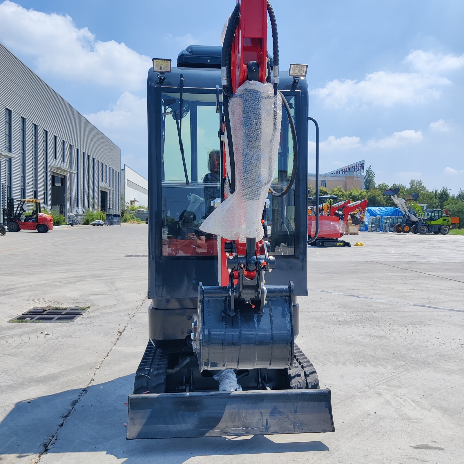 2 Ton New Mini Excavator Digger Tractor, EPA certified USA KUBOTA Diesel Engine