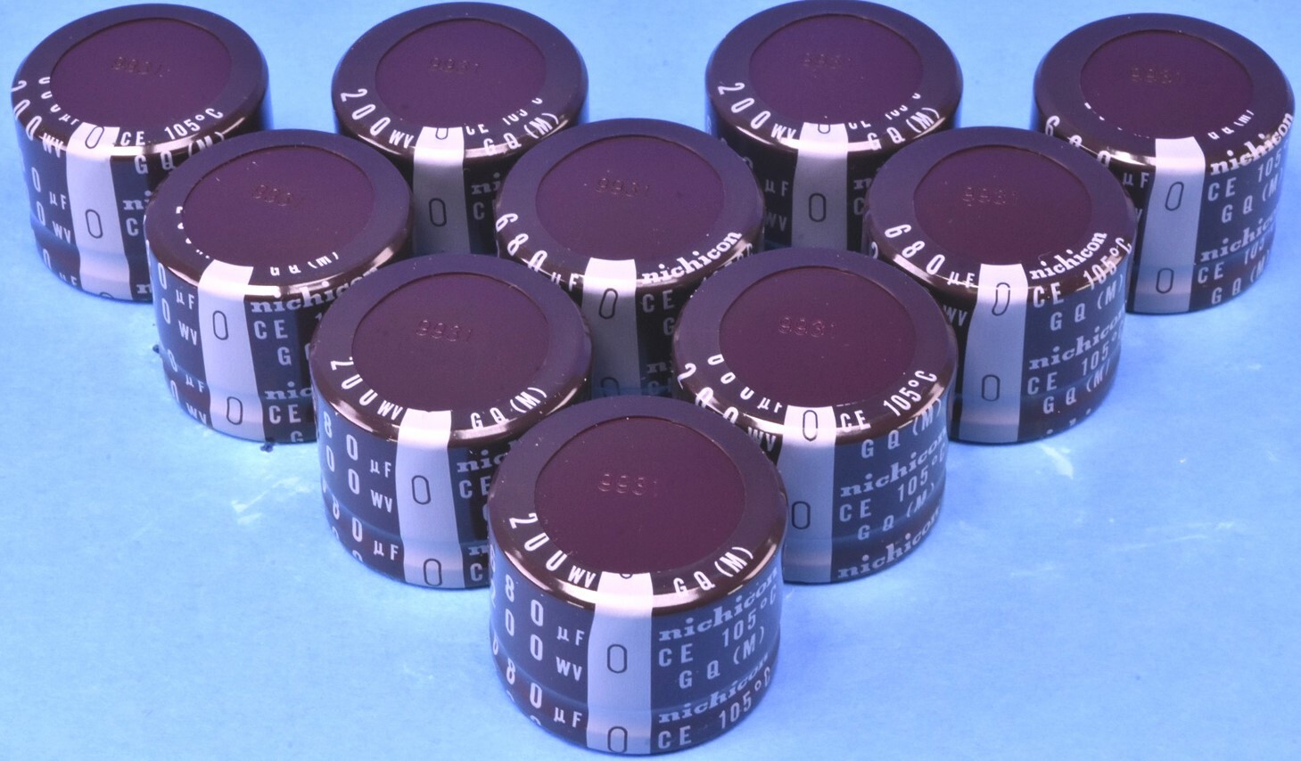 10 Nichicon LGU Series Aluminum Electrolytic Capacitors 105°C 680uF @ 200Vdc