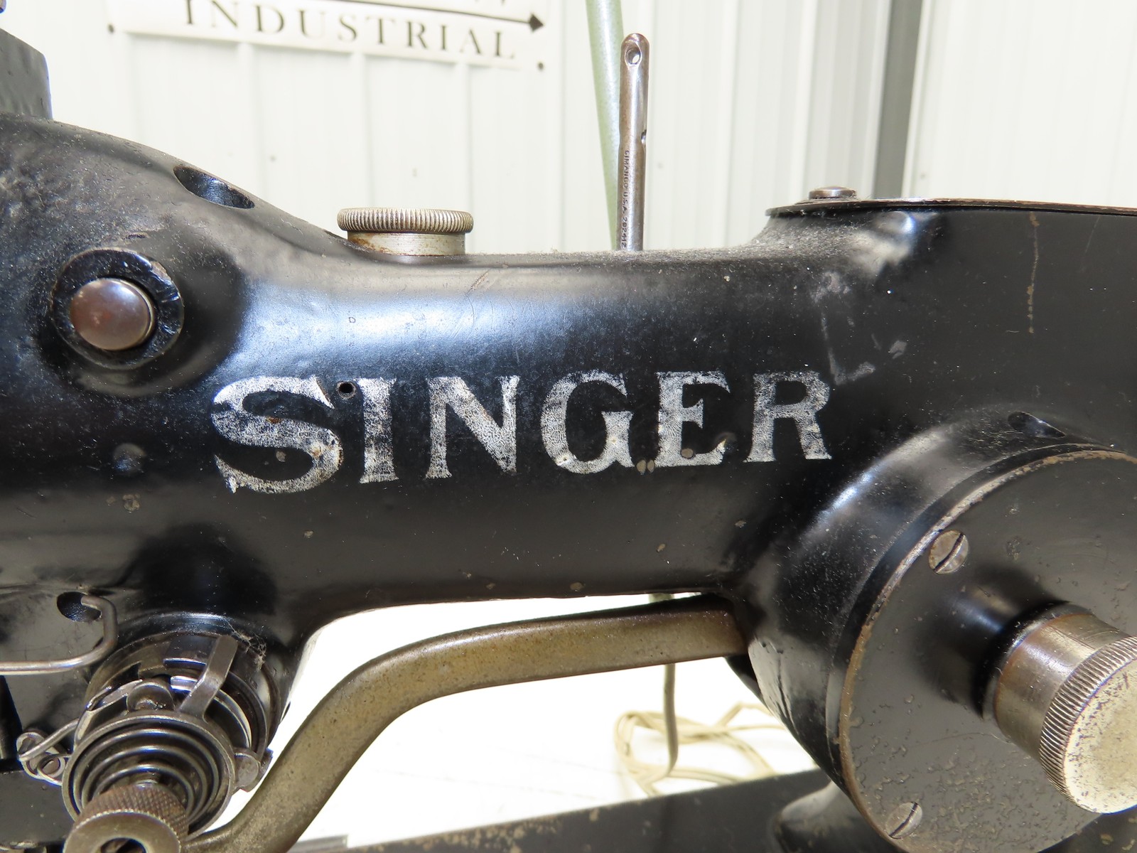 Singer 107W1 Industrial Sewing Machine Head Zig Zag & Straight Vintage