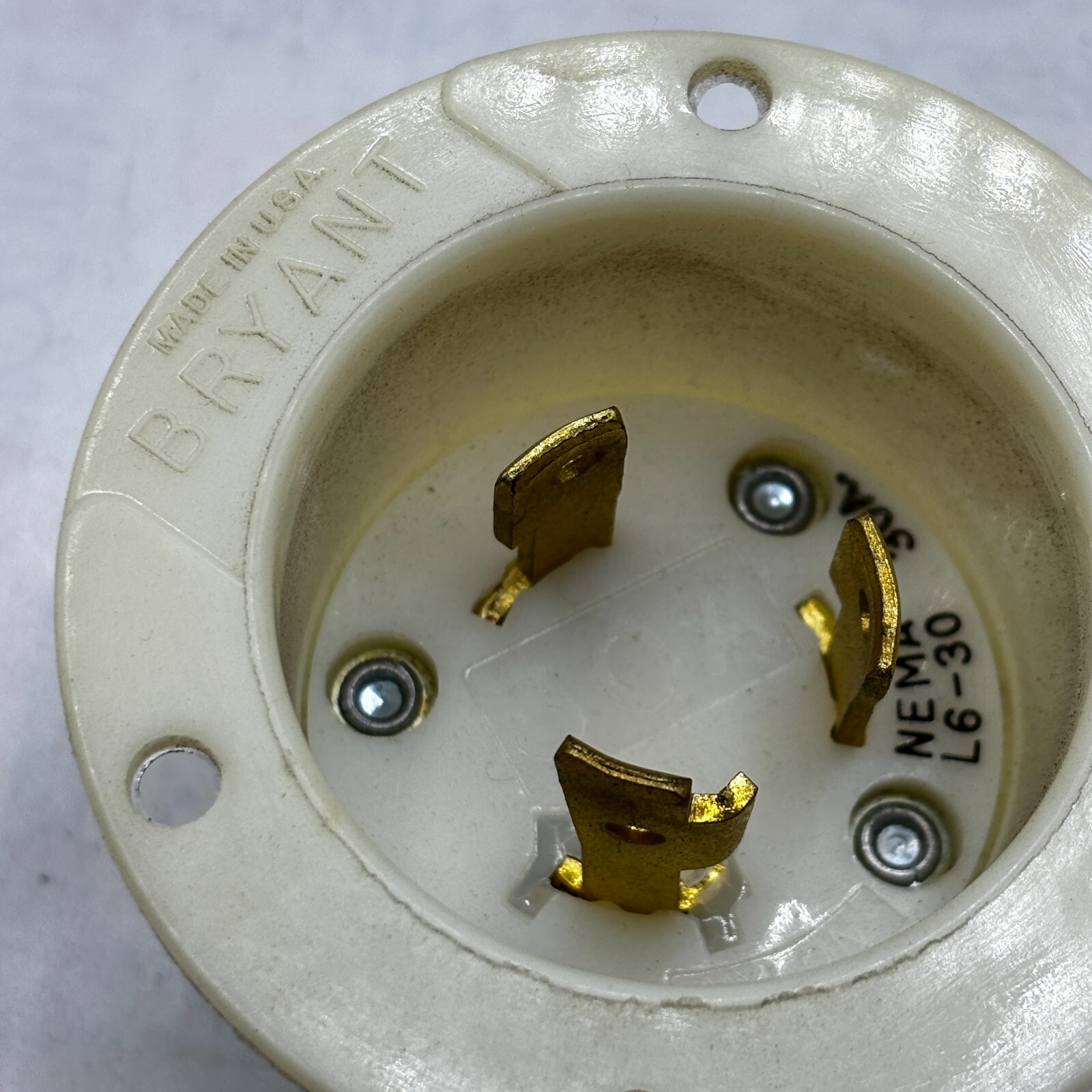BRYANT 70630-MB Locking Male Base Plug Nylon 2 Pole 3 Wire 30A 250V L6-30 ⭐