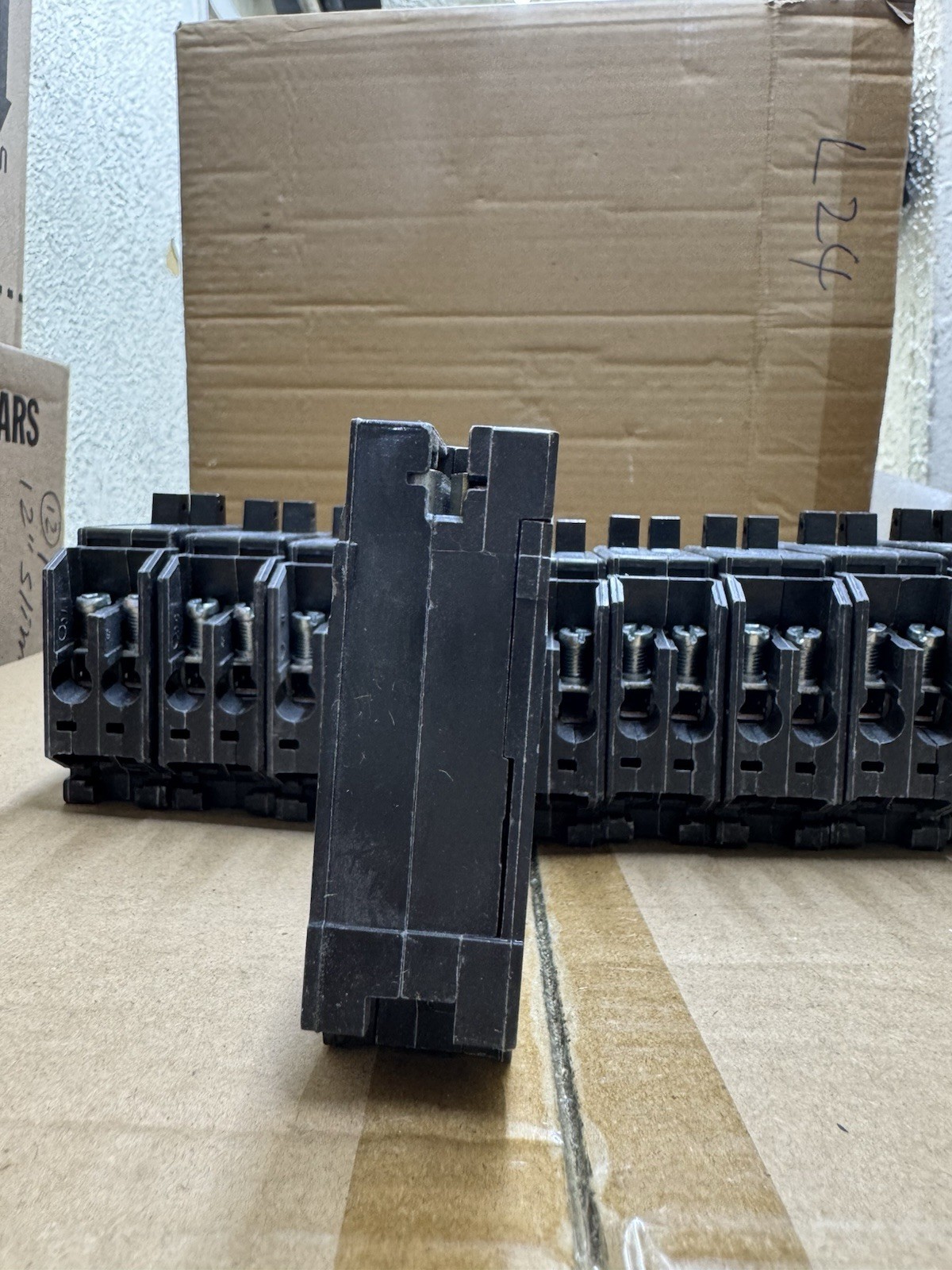 Lot of 10 Eaton Br2020 Tandem Single Pole 20am NON-CTL Circuit Breaker