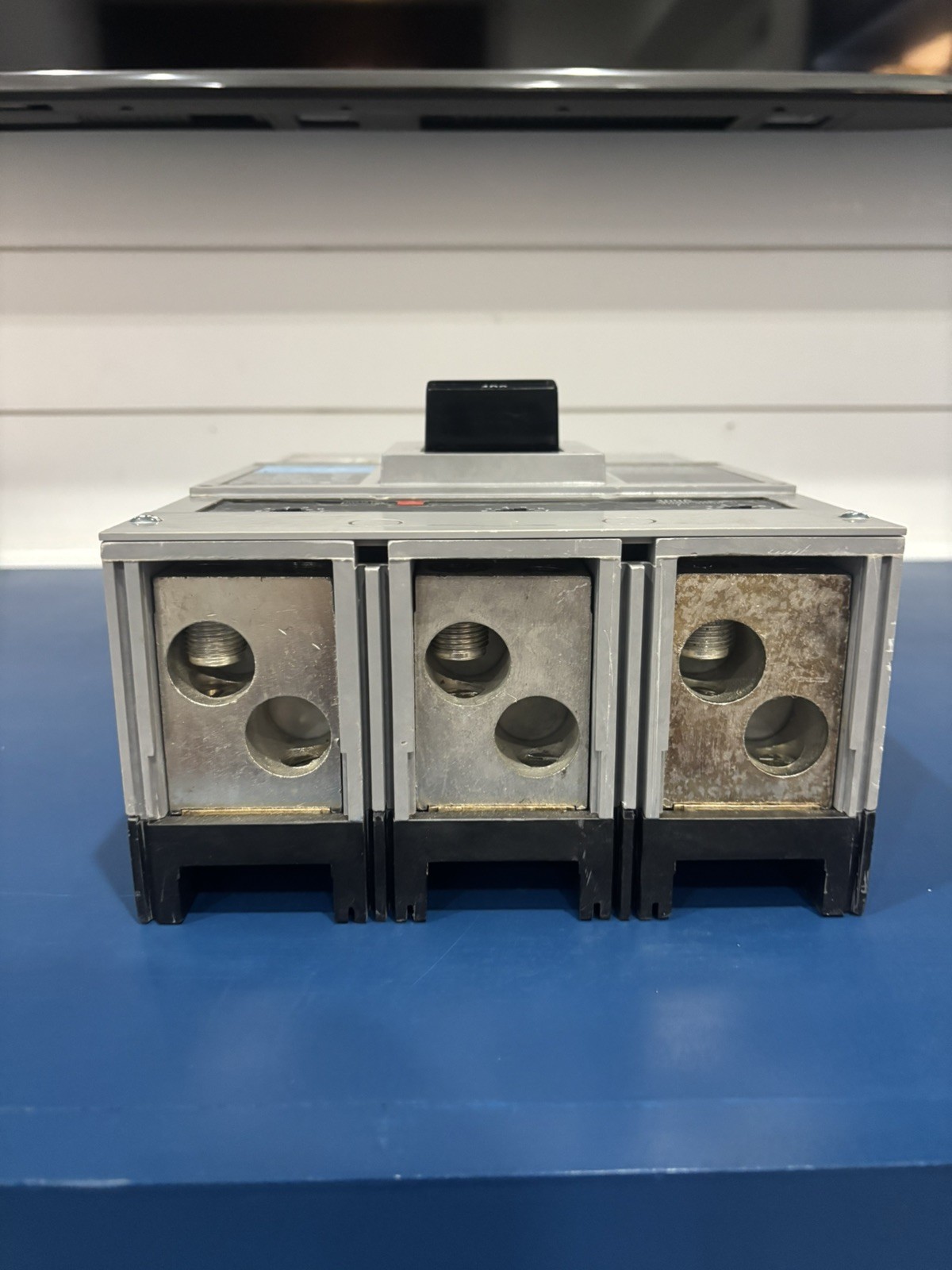 Siemens JXD23B400 Sentron Series Circuit Breaker 400A 240V 3 Pole