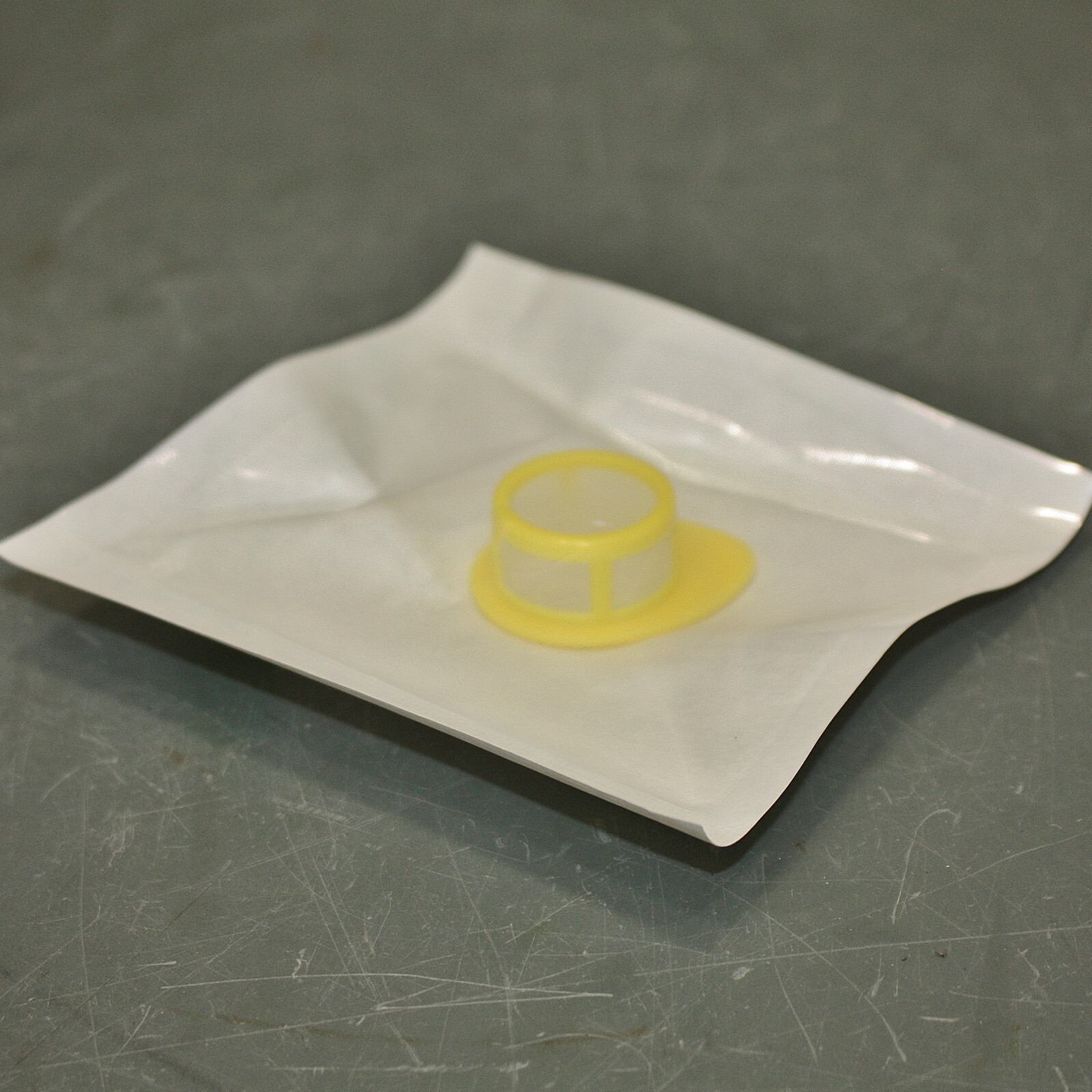 EXPIRED 07/2024 – (50) Cole Parmer Cell Strainers 04396-02, 100 micron, Yellow