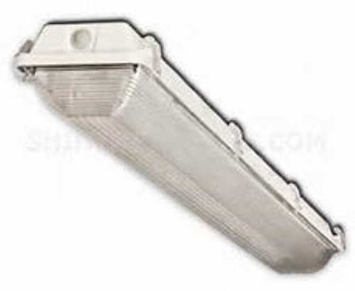 4 FOOT WATER AND DUST RESISTANT LIGHTING FIXTURE