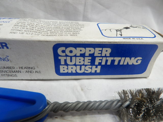 Schaefer 3/4″ Copper Tube Fitting Brush SS Wire with Plastic Handle 00928-1