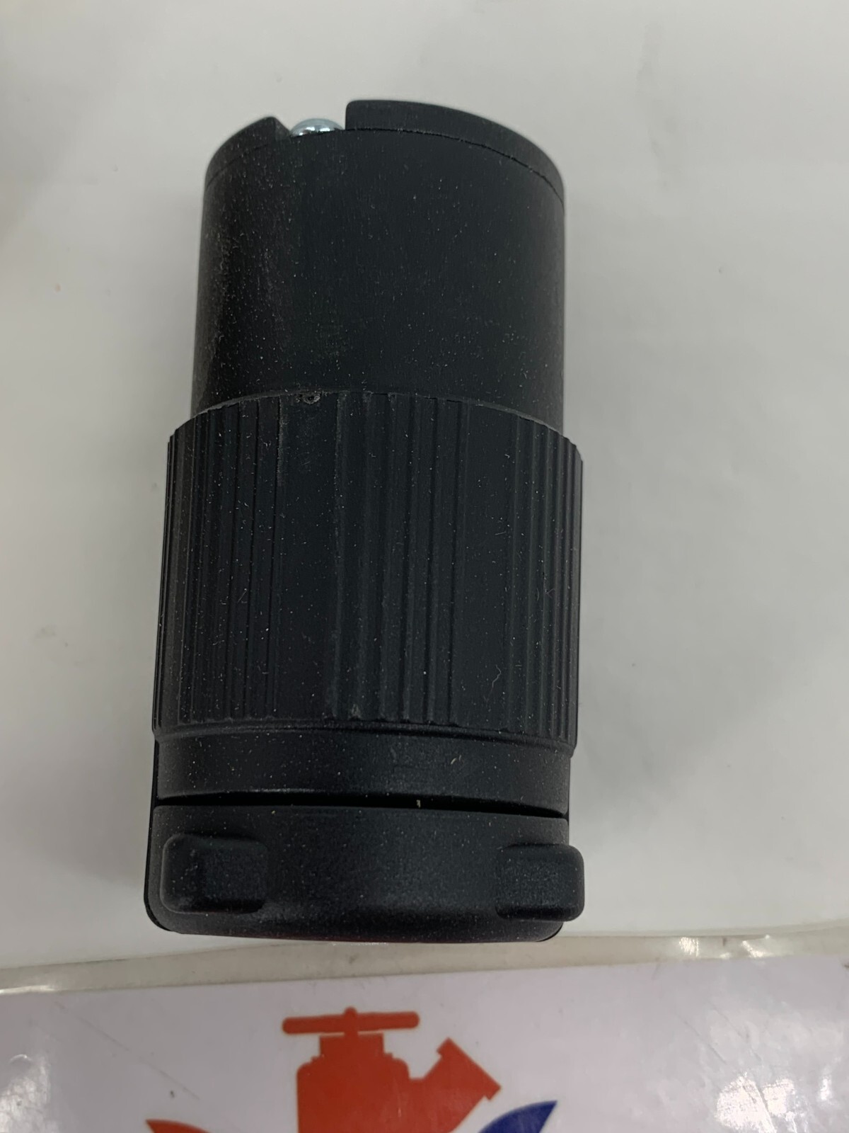 Journeyman-Pro HJP-520CV 20A 2P 125V 3W NEMA 5-20 Female Plug Black