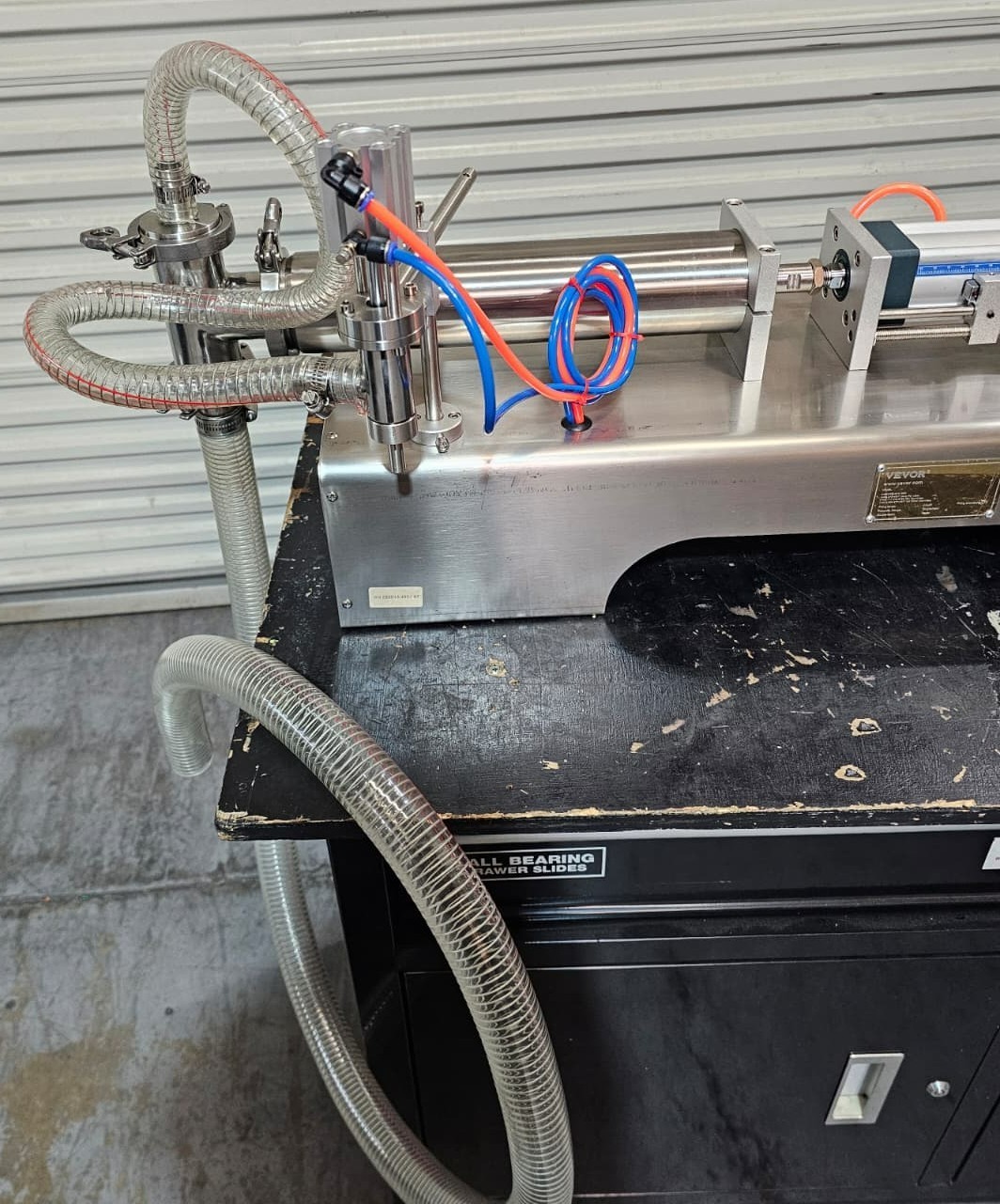 Semi automatic Pneumatic Piston Liquid Filling Machine 100-1000ml Filling Range