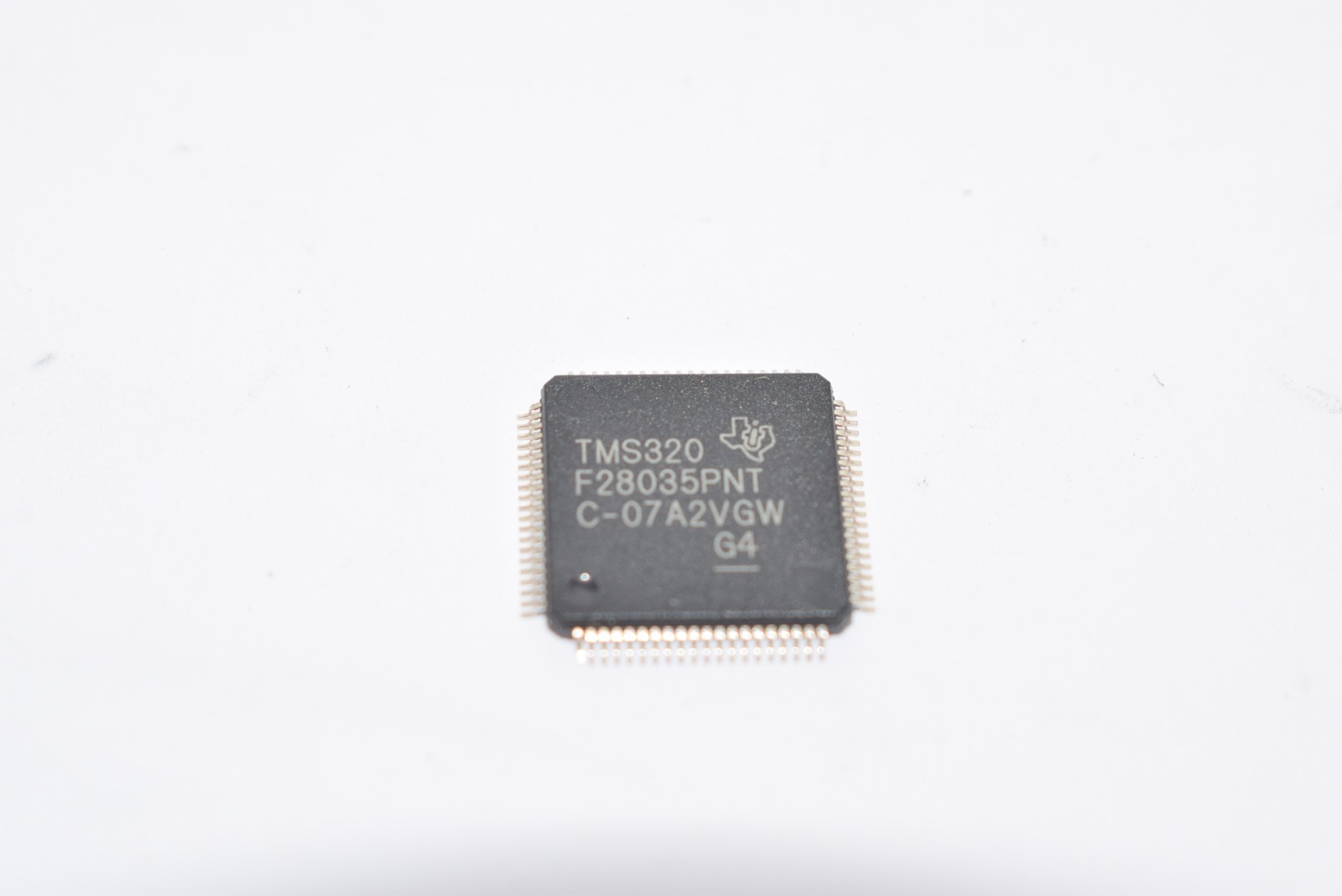 NEW Texas Instruments TMS320F28035PNT IC MCU 32BIT 128KB FLASH 80LQFP