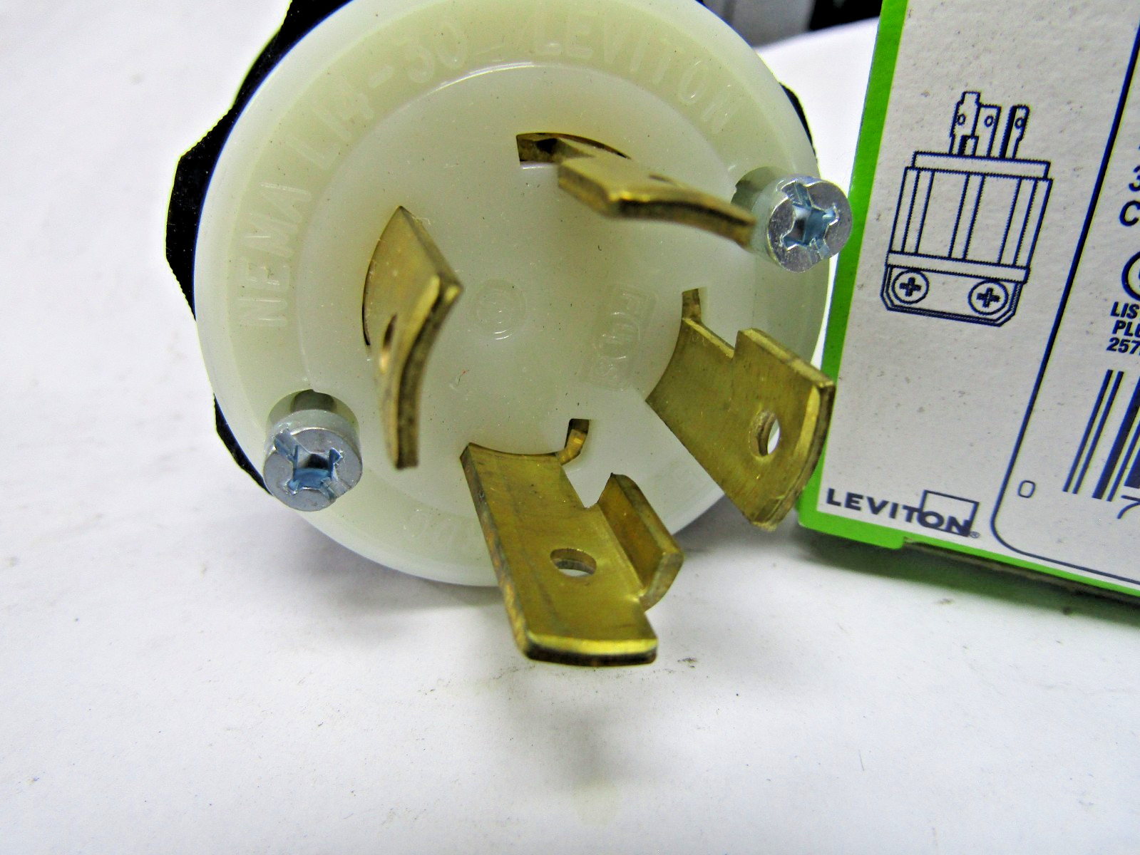 ✌️NEW LEVITON 2711 30 AMP 125/250V NEMA L14-30P 3 POLE 4 WIRE LOCKING PLUG