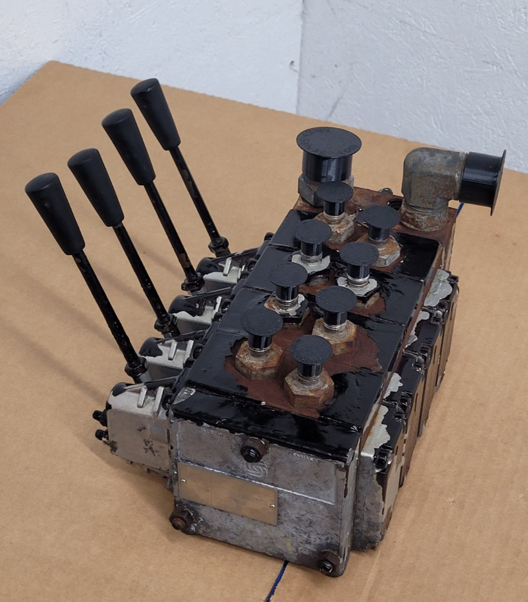Danfoss PVG 32 4x Manual Hydraulic Valve Block 159F6511 PVG32 [G]