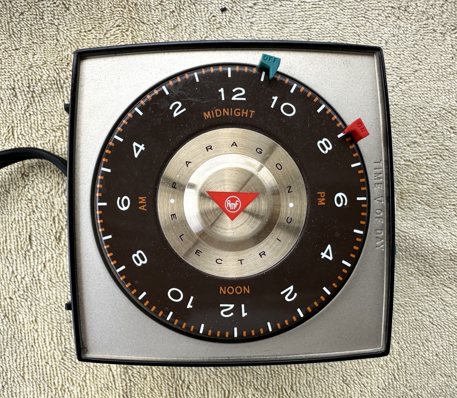 VINTAGE AMF PARAGON HEAVY-DUTY 24 HOUR TIMER MODEL APT15-0