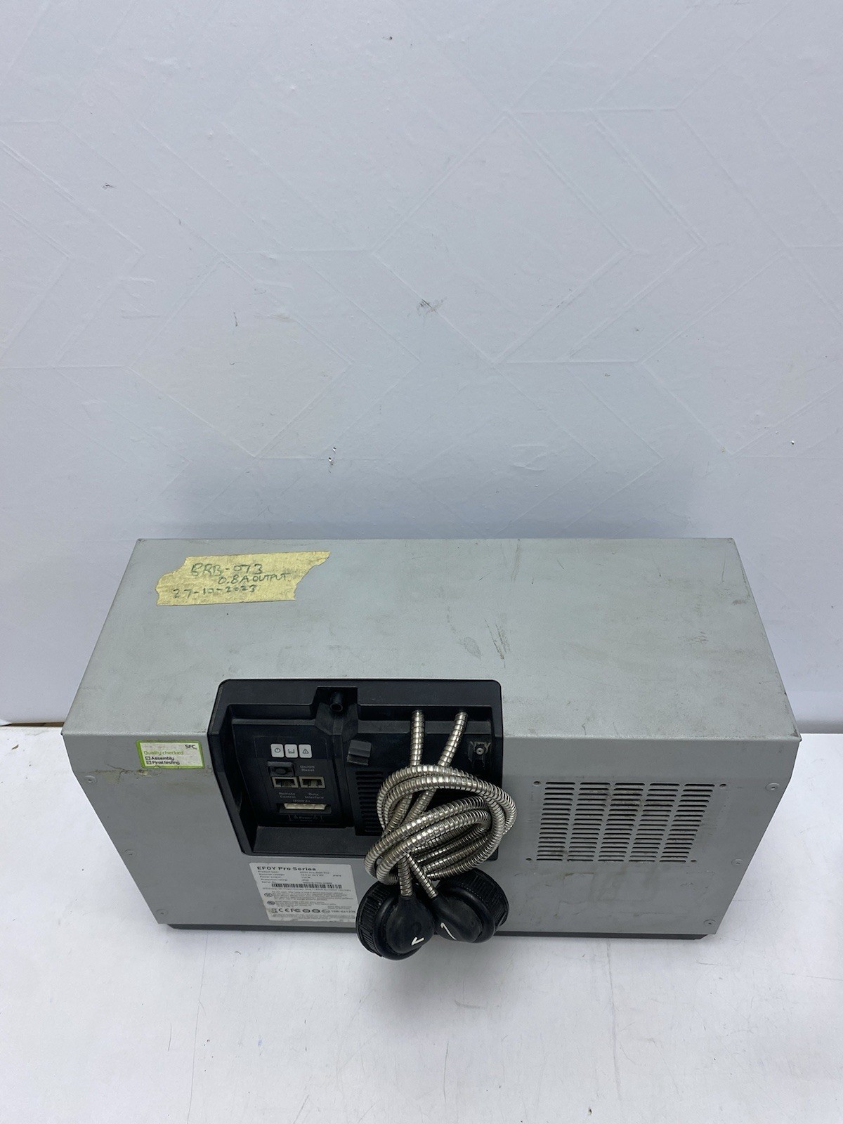 EFOY PRO Series Pro 2400 Duo 12V/24V , 110W (5591 Hr) Output (0.8A)