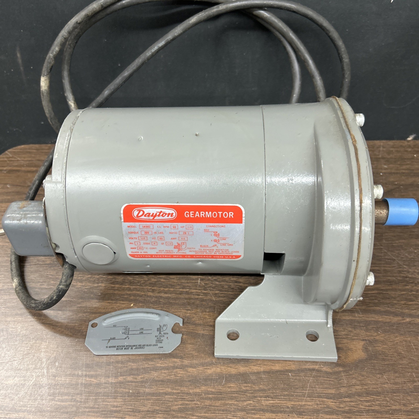 Dayton Gearmotor Model 5K940, 60RPM, 1/4Hp Ratio 29:1, 60Hz