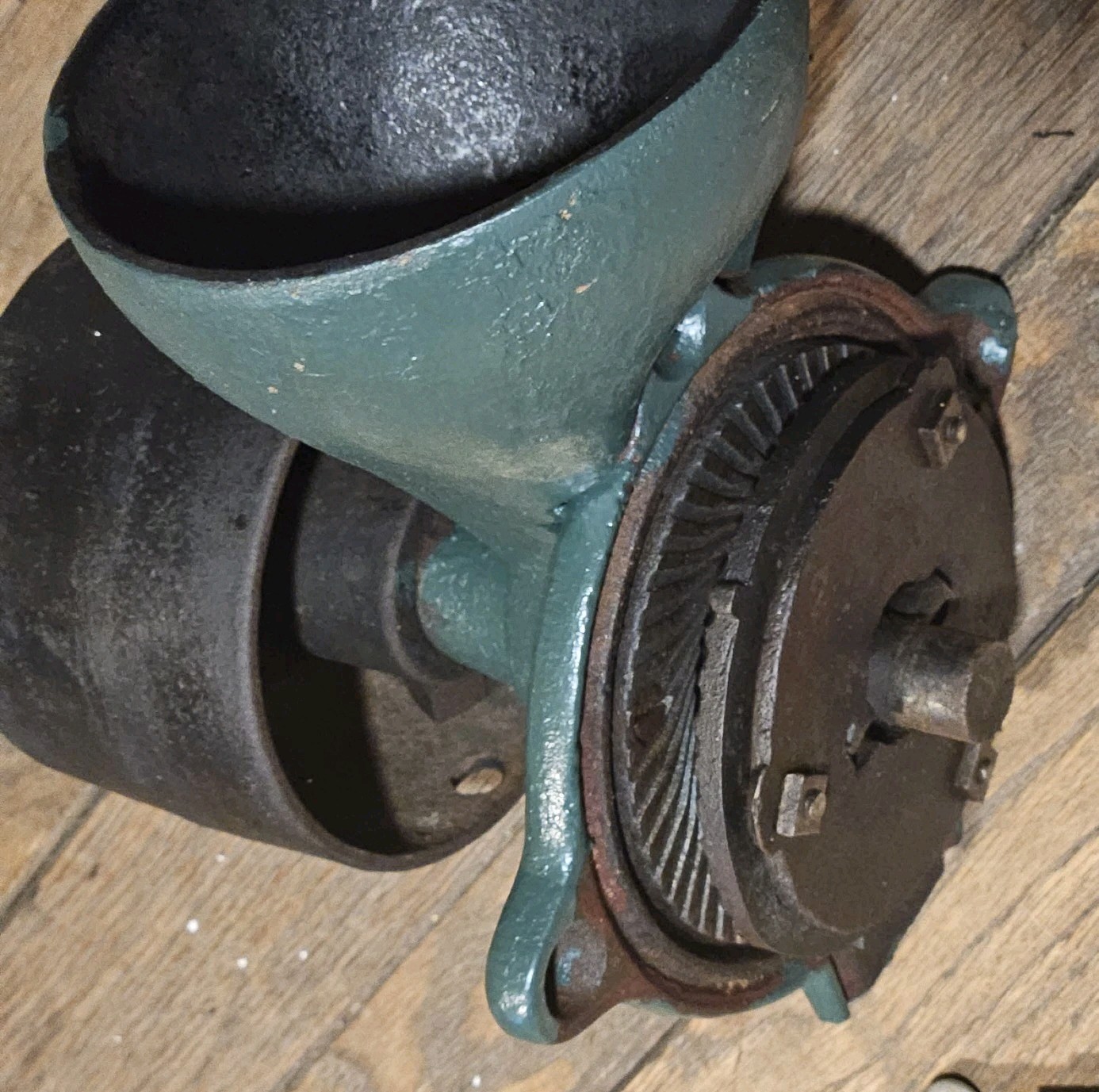 Antique Grain/ Corn Grinder Mill Hit-Miss Gas Engine 3″ Flat Belt Pulley 1880s