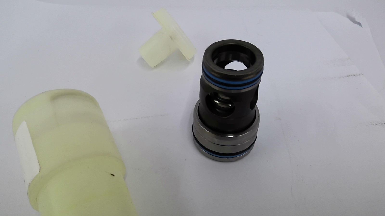 Rexroth R900912606 Hydraulic Cartridge Valve OAL 2-7/8″ OAW 2-3/4″ X 1-1/4″