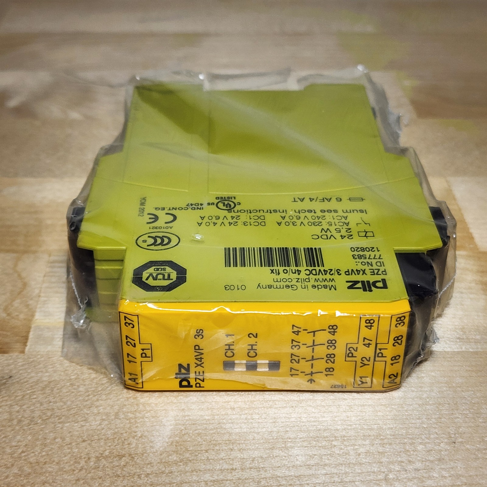 Pilz 777583 PZE X4VP 3/24VDC 4N/O FIX Safety Relay Contact Expansion Module