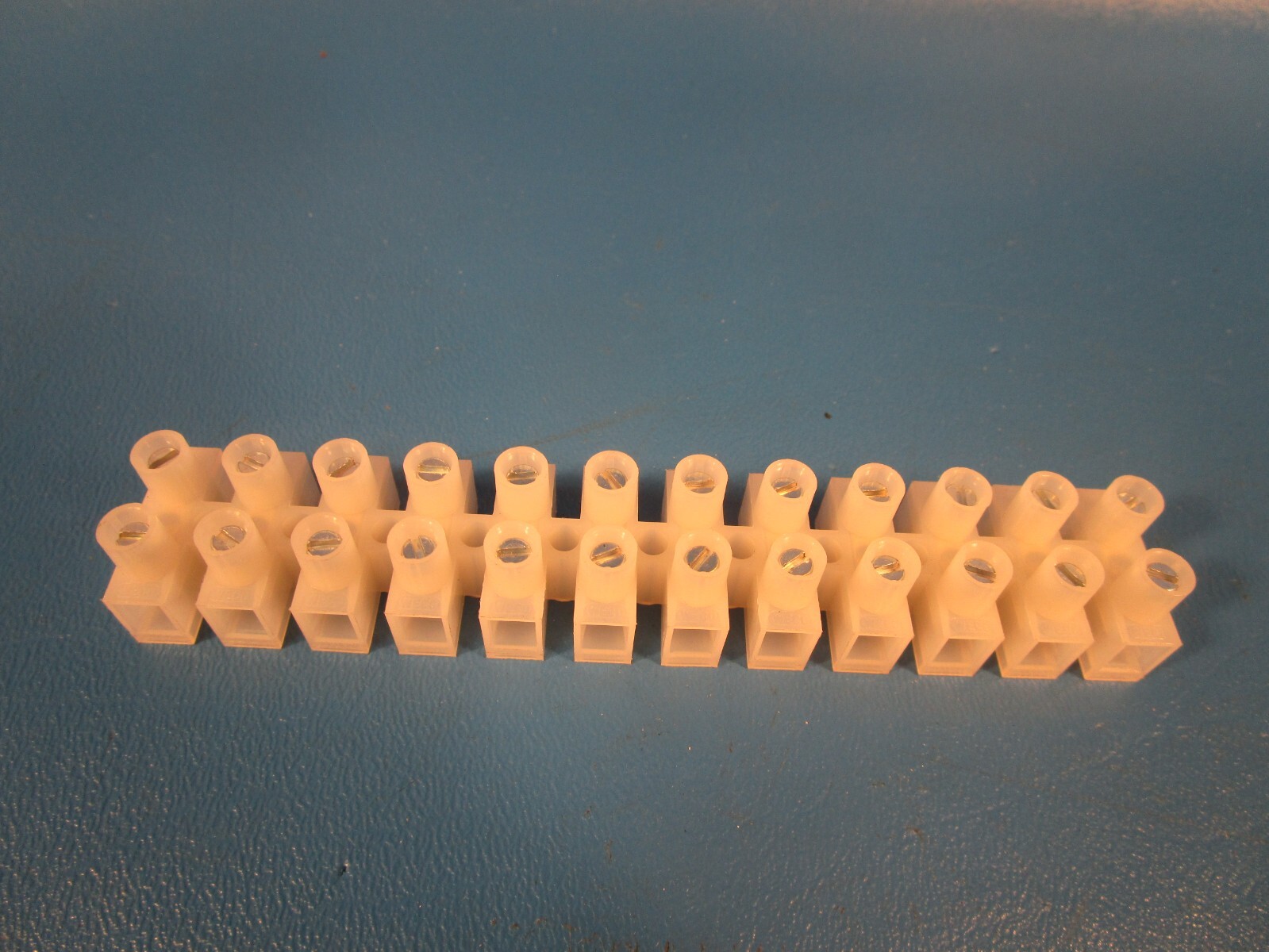 Weco 323-HDS/12, 323 Terminal Block, Connector Terminal Block, 24 Positions/12