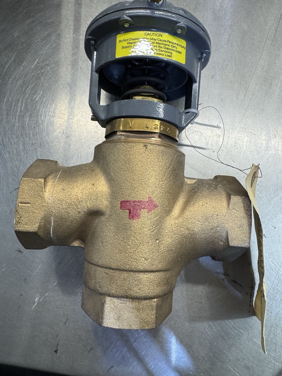 Johnson Controls V-3000-1 , 1 1/2” 3 Way Pneumatic Control Valve