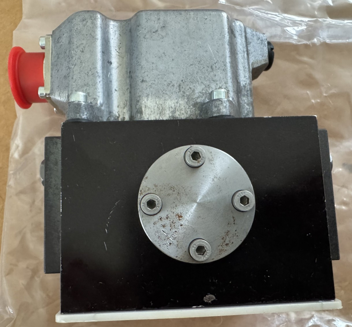 Moog 631F172F P60F0FM4VBR Servo Valve USA NextDay Air Available with Test Report