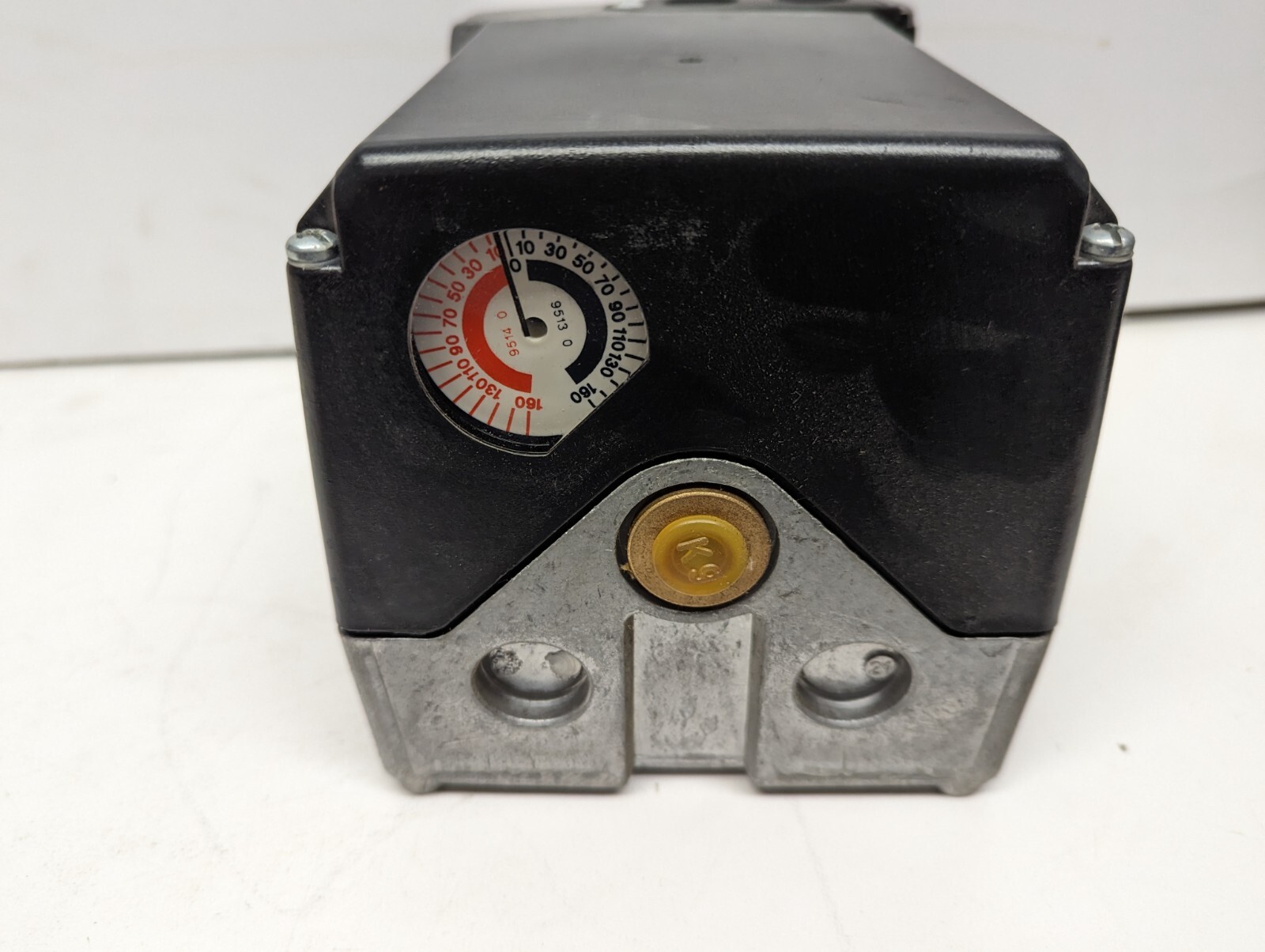 New Siemens SQM56.680R1G3 Control Valve Actuator, 400in/lbs, 90°, 110V 50Hz VAC