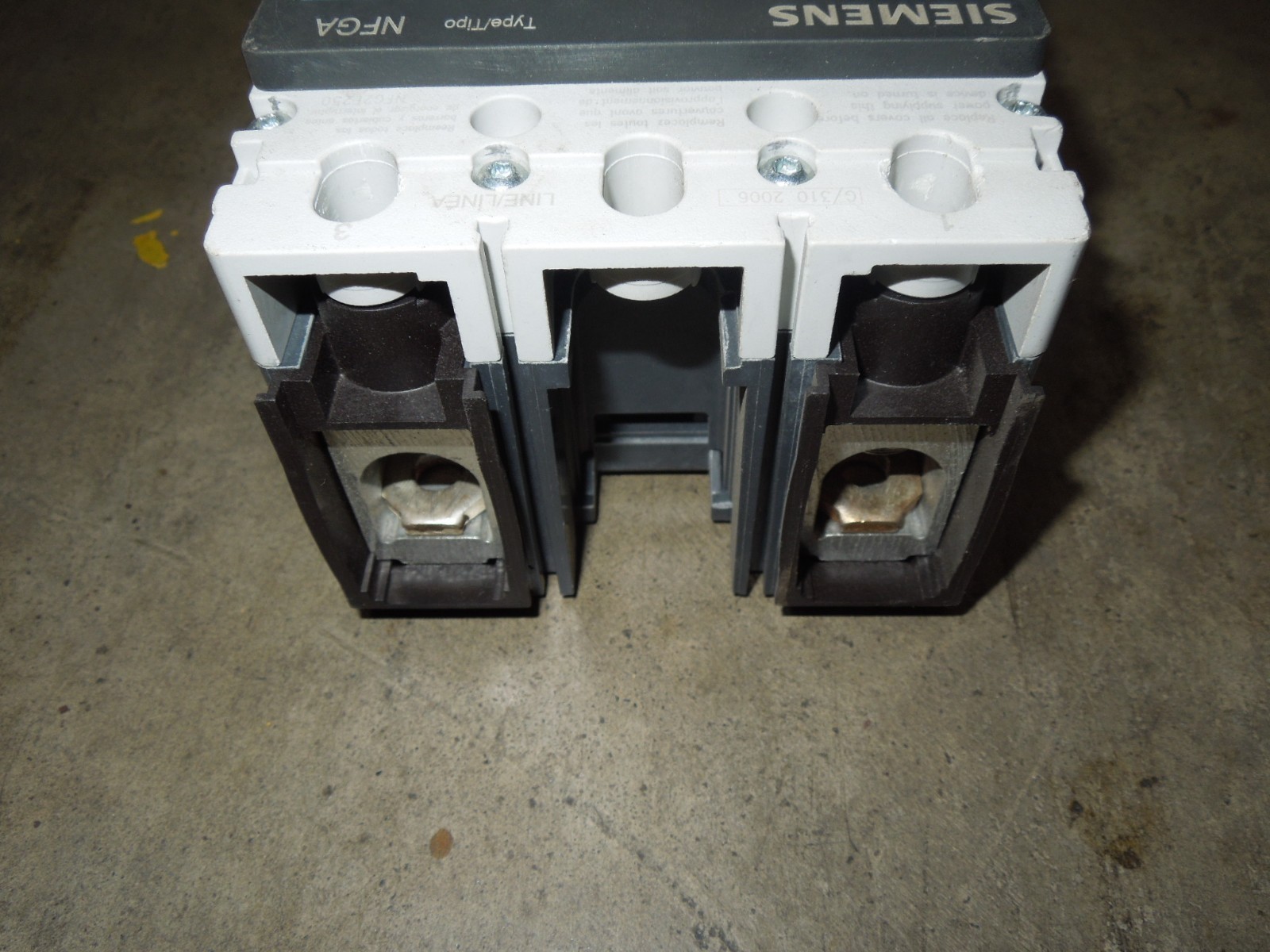 Siemens NFG2F250 225A 2p 600VAC 250V DC Circuit Breaker Used
