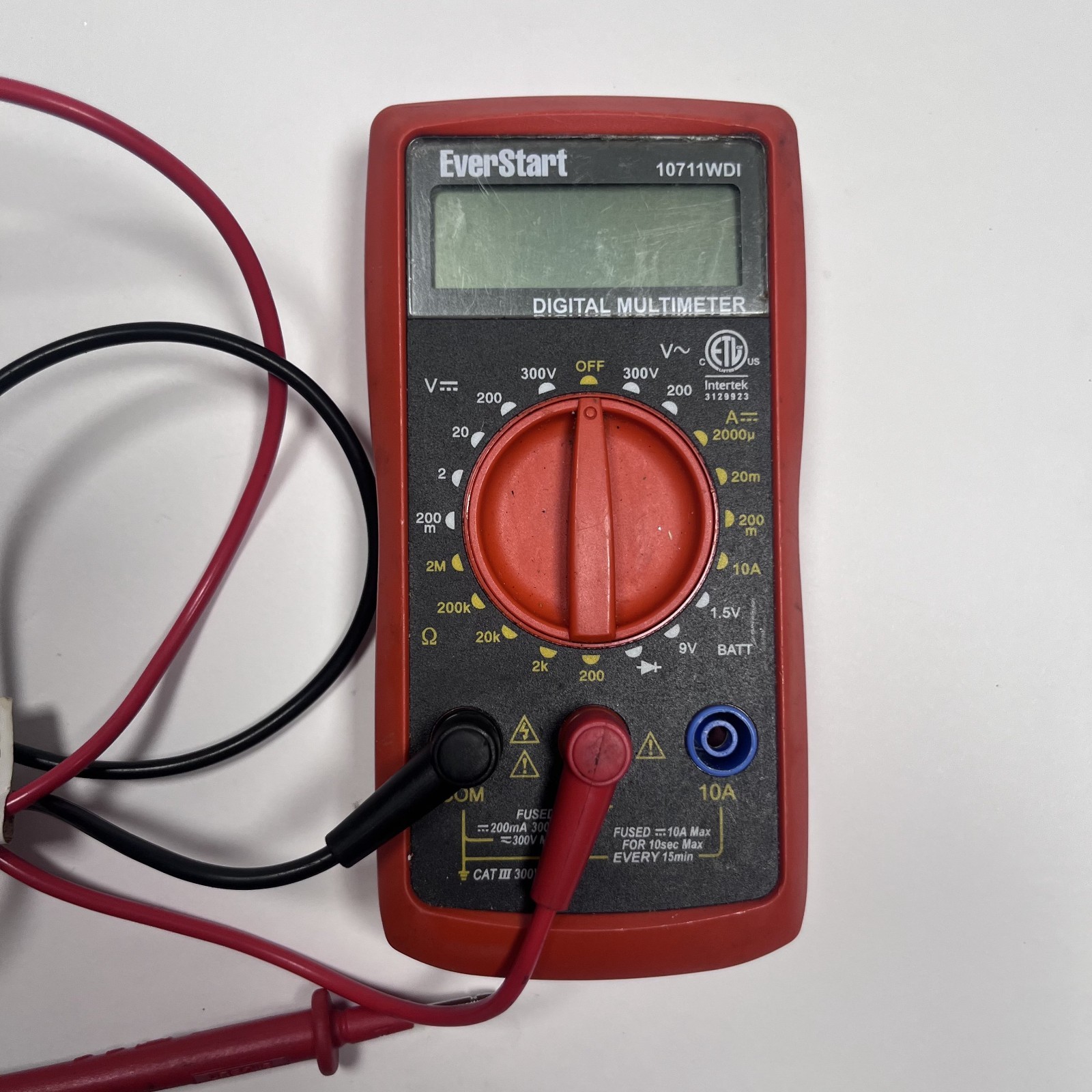 EverStart 10711WDI Digital Multimeter Voltmeter 300V CAT III w Test Leads Tested