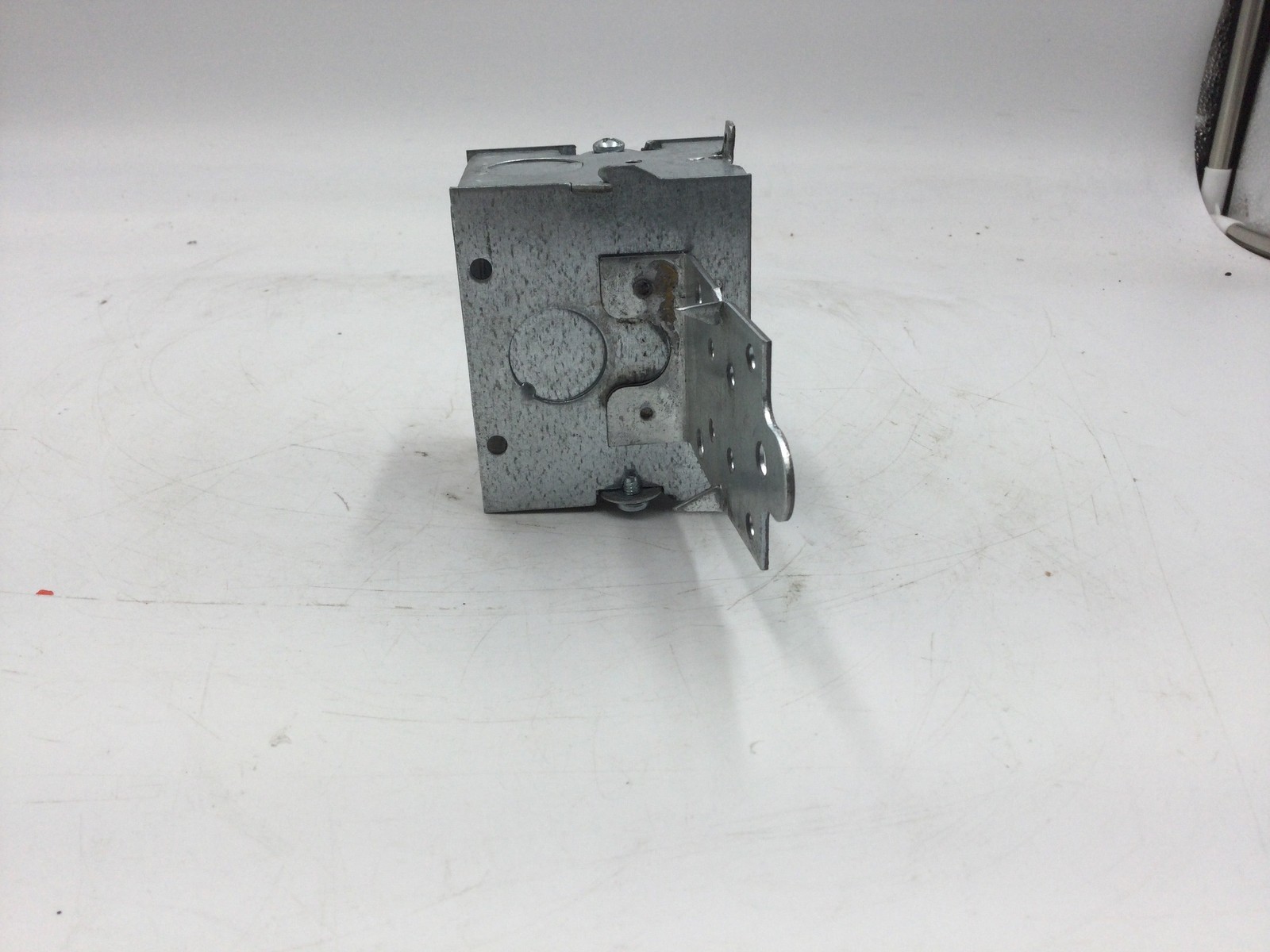 Eaton/Crouse-Hinds TP220/665066 2-1/2″ Deep Switch Box