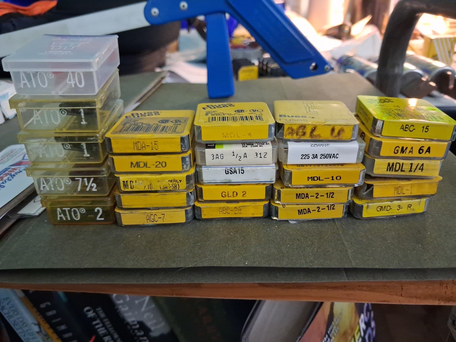 Lot of 25 Tins- Littelfuse, Buss & Autofuse Assorted Glass Fuses #G-01