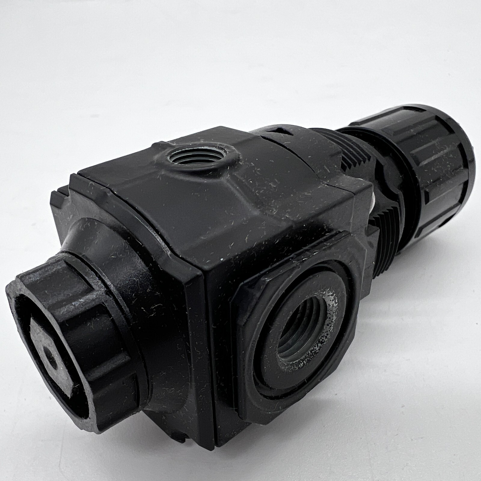 NIB IMI Norgren R72G-2AK-NFG Pneumatic Regulator 1/4″ fnpt Connection