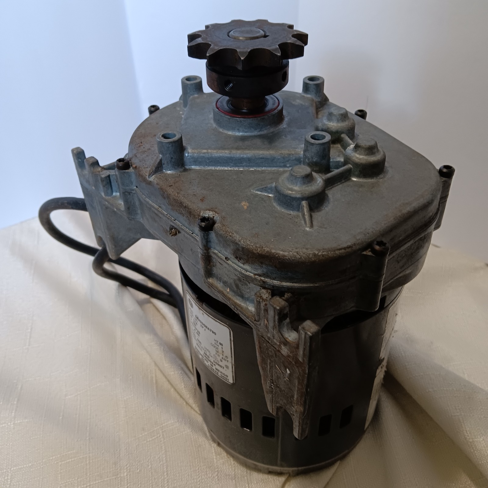 Dayton 5K934C Gearmotor 1/4 HP 115V 12 RPM 144:1 Reversible UNTESTED Parts